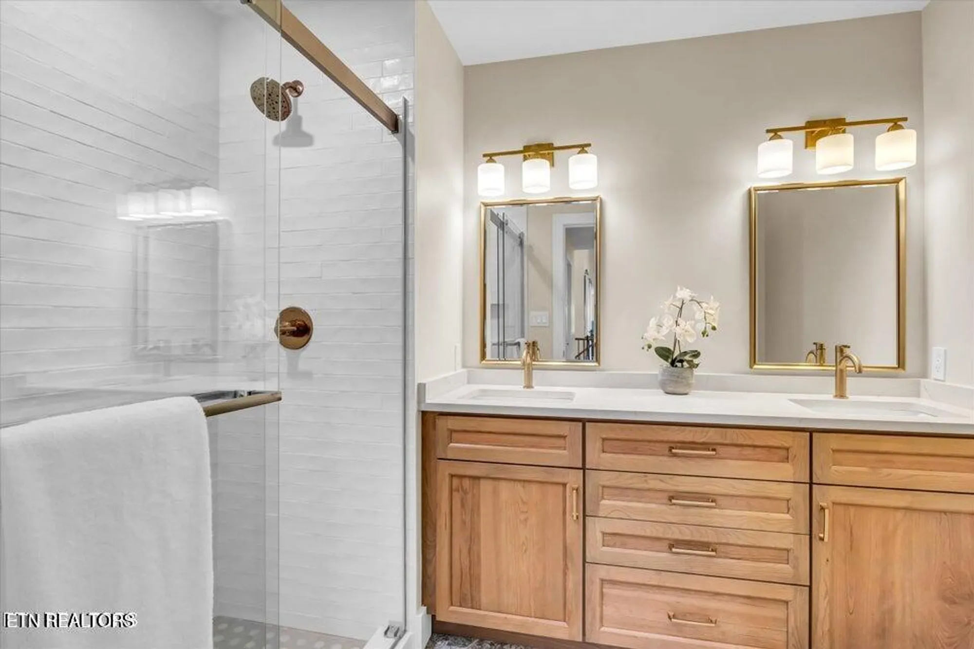 Property Slideshow image 20 of 34 | 143 inata cir, Loudon, TN, 37774