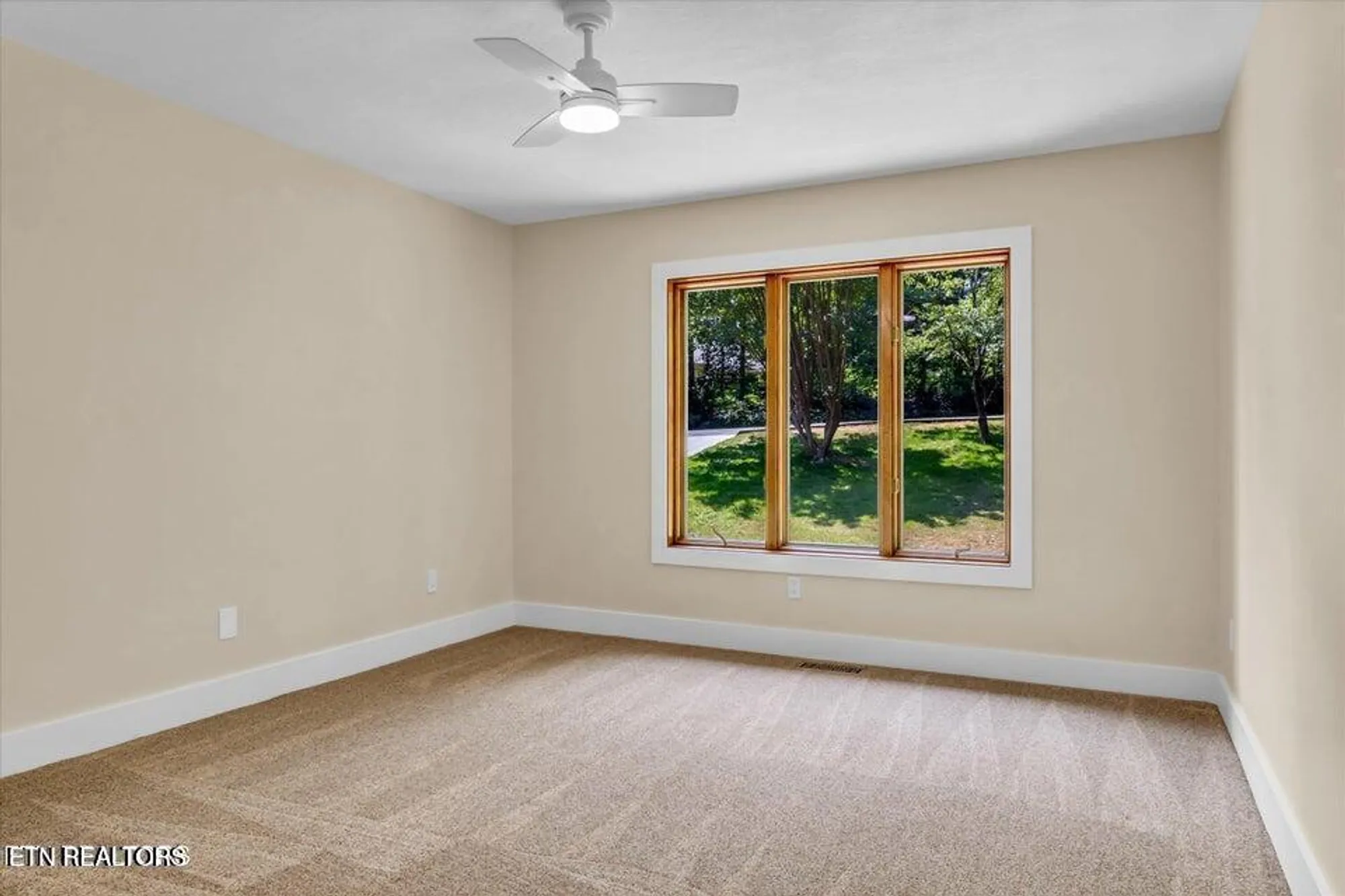 Property Slideshow image 17 of 34 | 143 inata cir, Loudon, TN, 37774