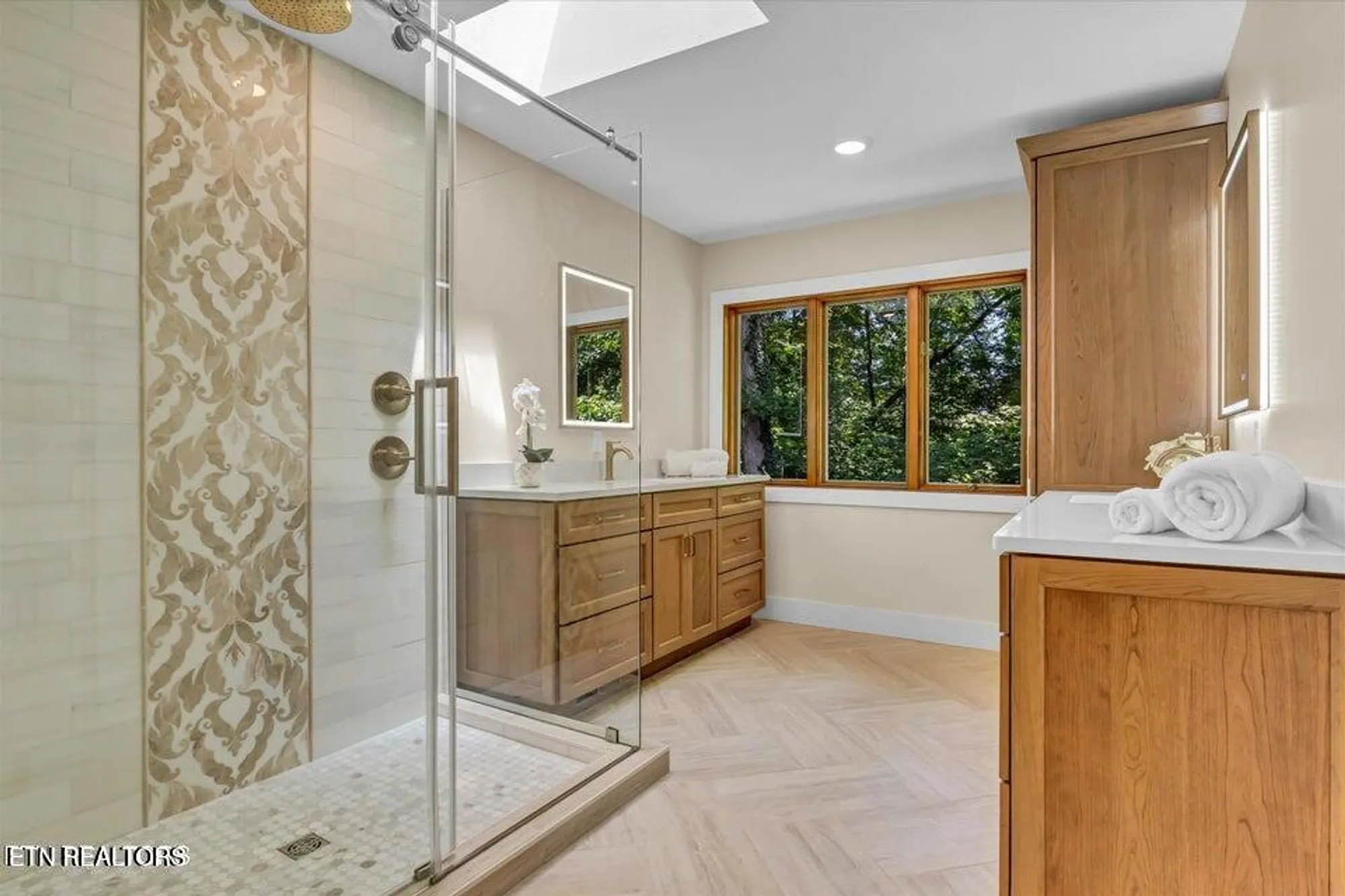 Property Slideshow image 15 of 34 | 143 inata cir, Loudon, TN, 37774