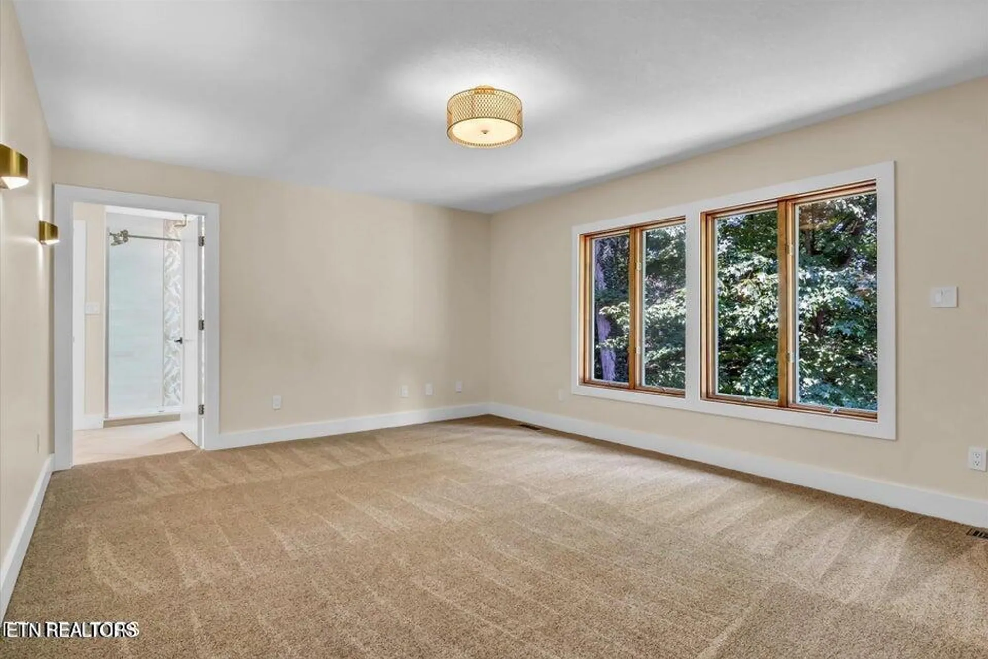 Property Slideshow image 14 of 34 | 143 inata cir, Loudon, TN, 37774