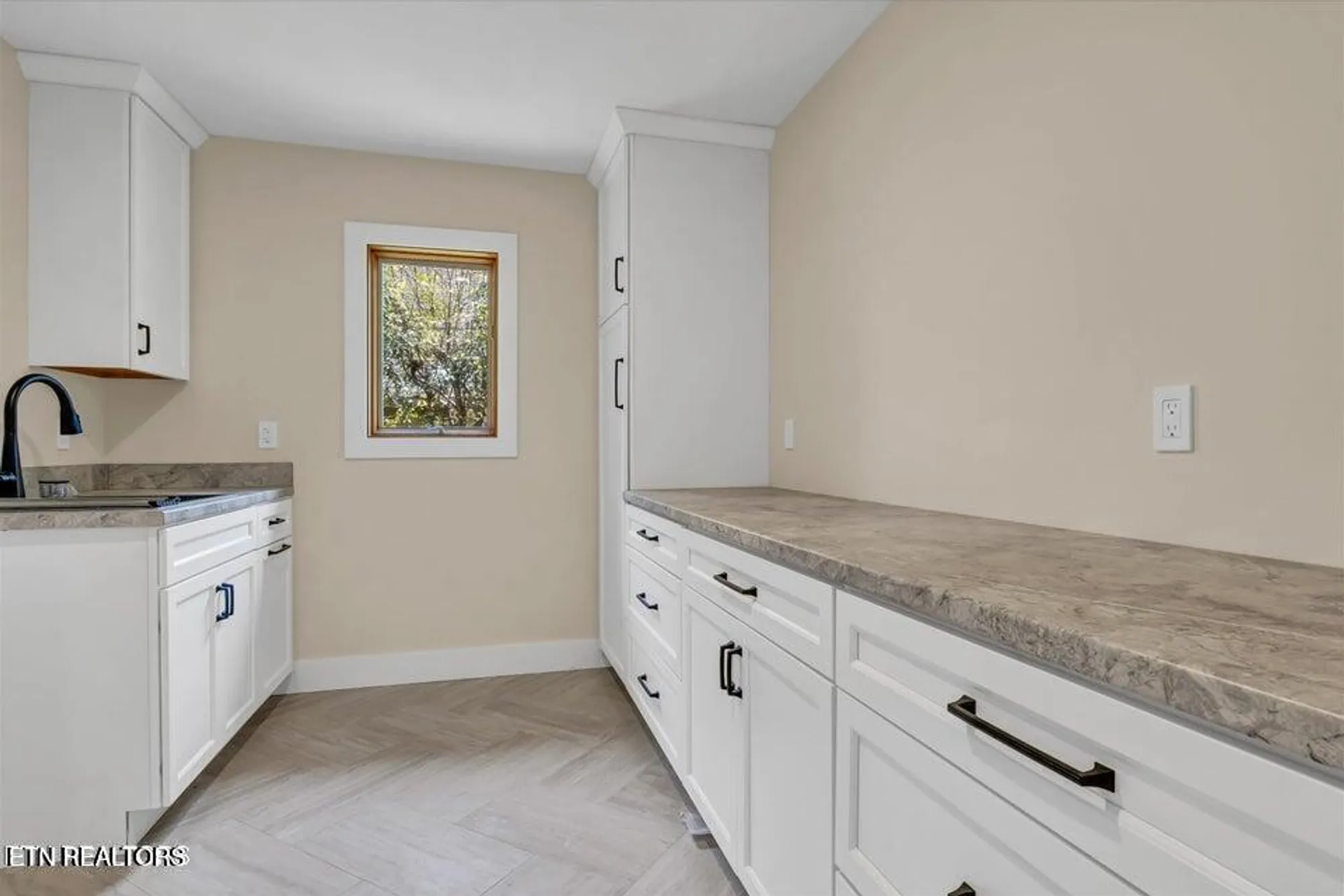 Property Slideshow image 13 of 34 | 143 inata cir, Loudon, TN, 37774