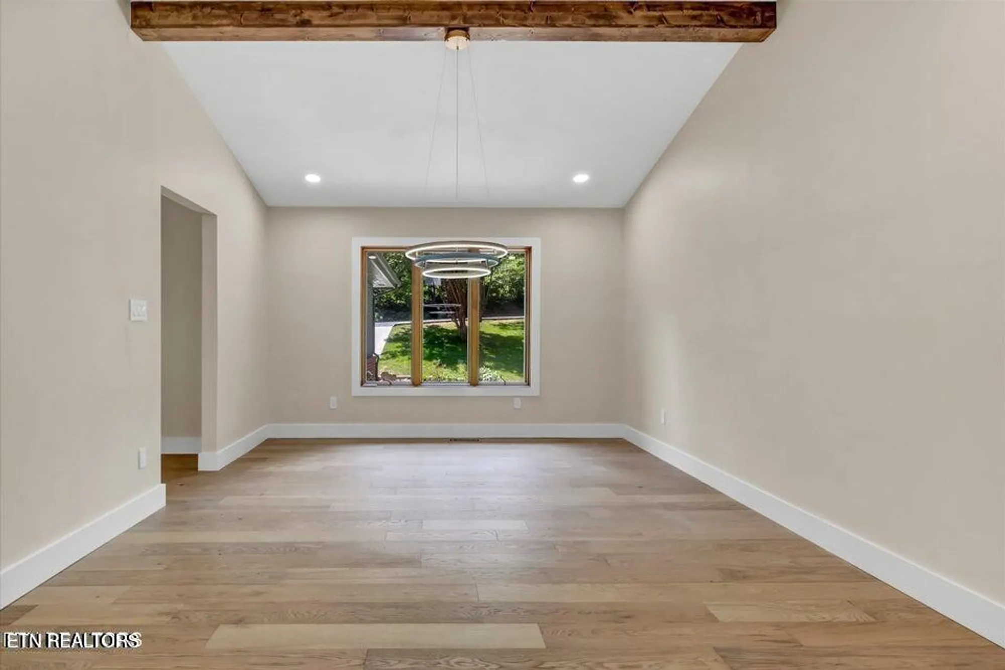 Property Slideshow image 12 of 34 | 143 inata cir, Loudon, TN, 37774