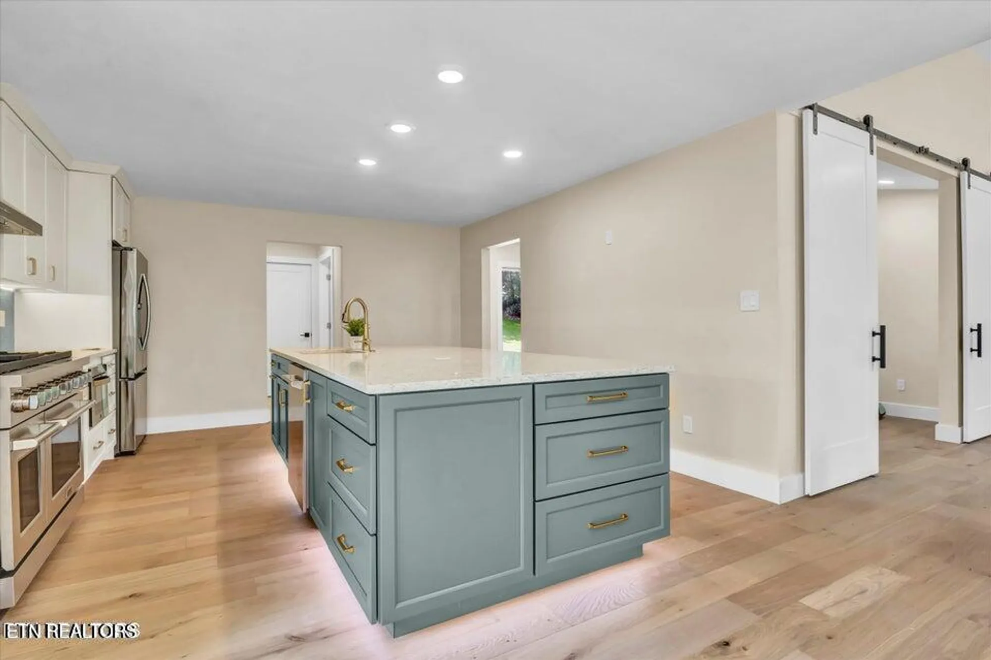 Property Slideshow image 11 of 34 | 143 inata cir, Loudon, TN, 37774