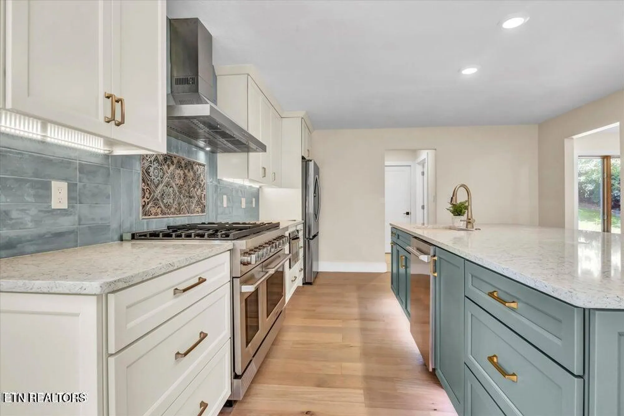 Property Slideshow image 10 of 34 | 143 inata cir, Loudon, TN, 37774