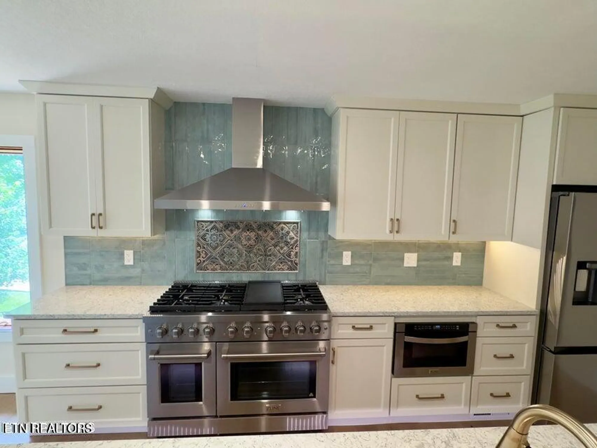 Property Slideshow image 9 of 34 | 143 inata cir, Loudon, TN, 37774