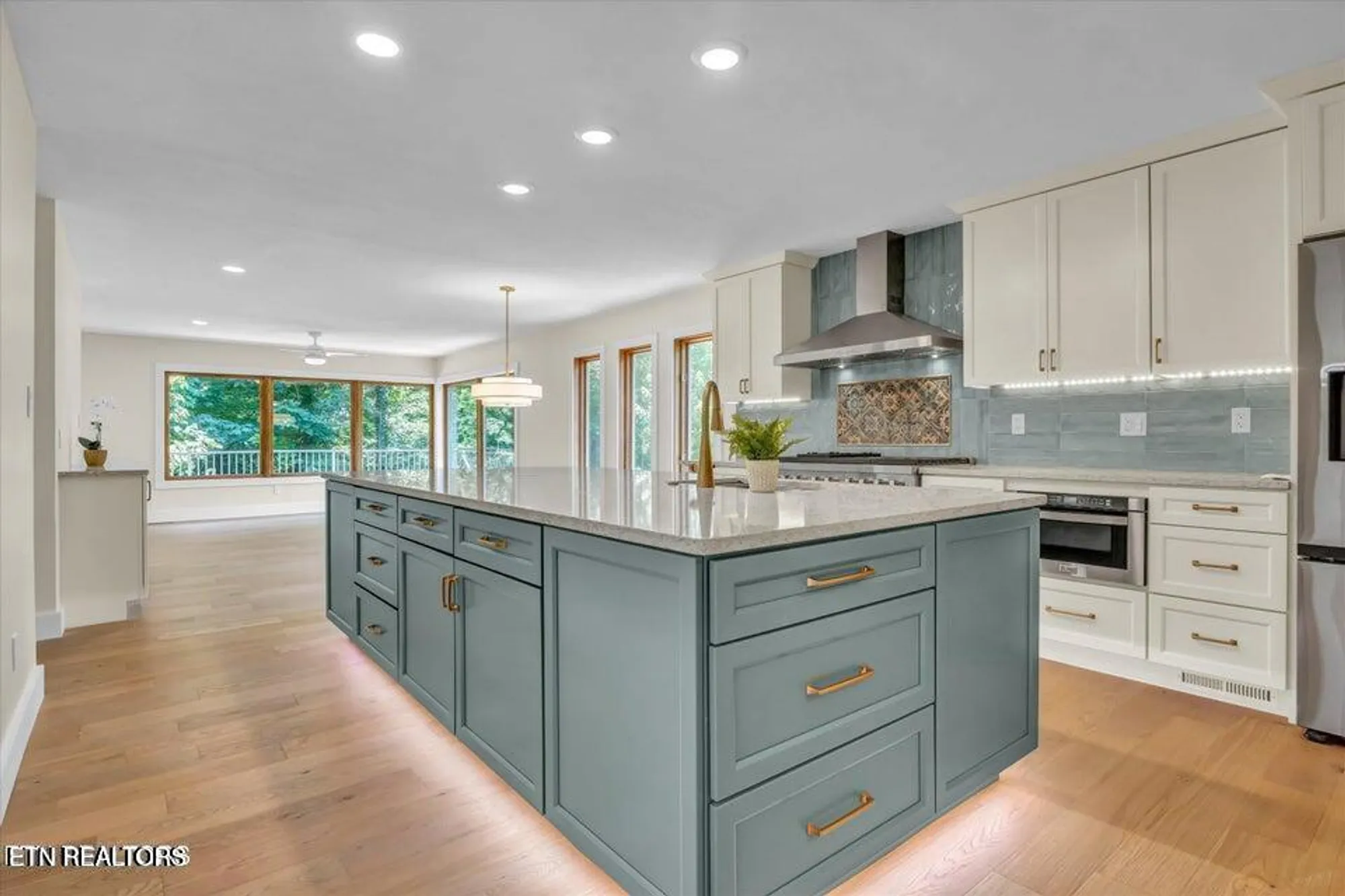 Property Slideshow image 8 of 34 | 143 inata cir, Loudon, TN, 37774