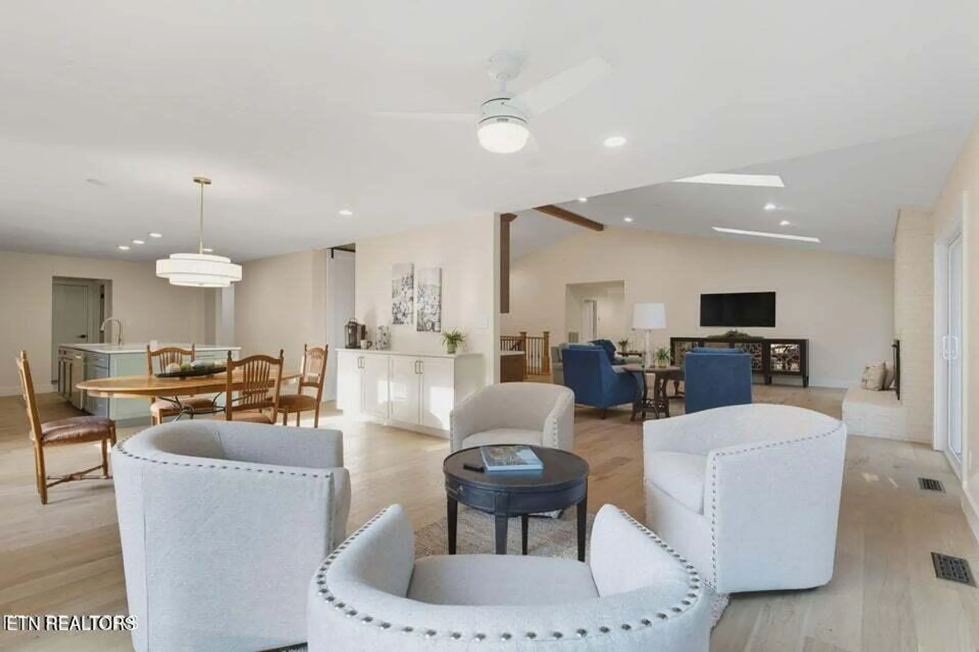 Property Slideshow image 5 of 34 | 143 inata cir, Loudon, TN, 37774