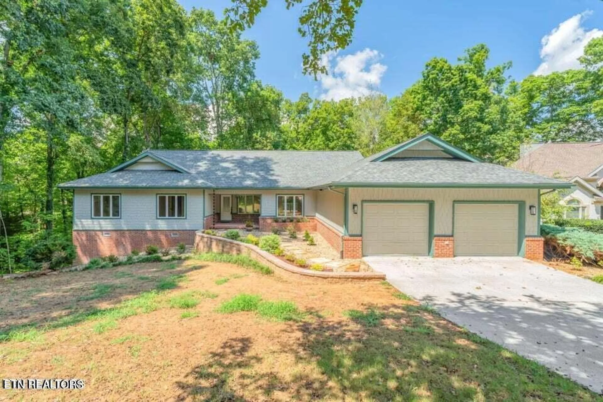 Property Slideshow image 1 of 34 | 143 inata cir, Loudon, TN, 37774