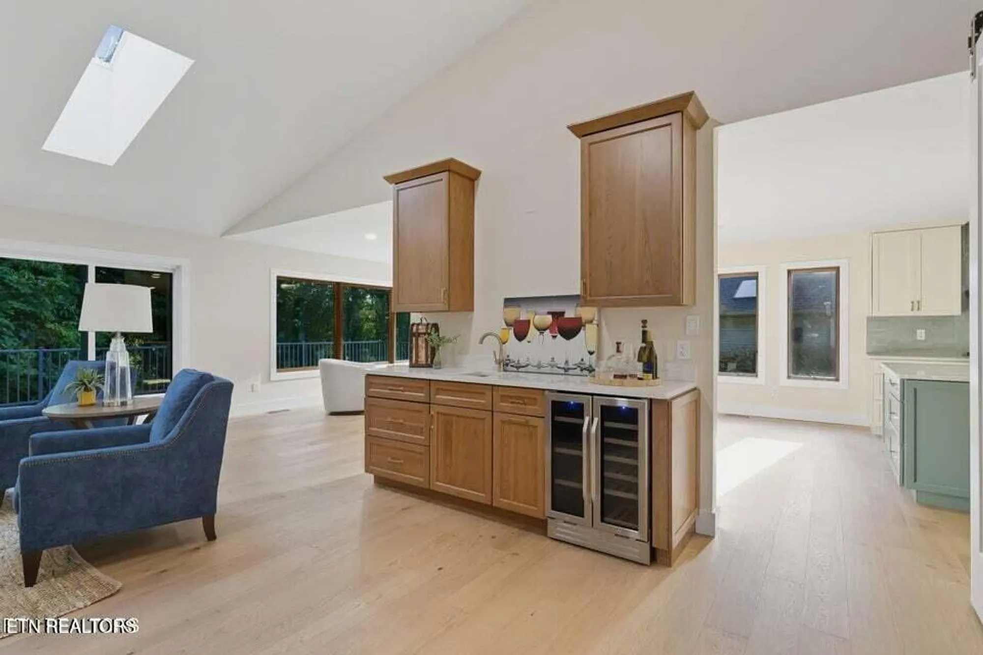 Property Slideshow image 4 of 34 | 143 inata cir, Loudon, TN, 37774