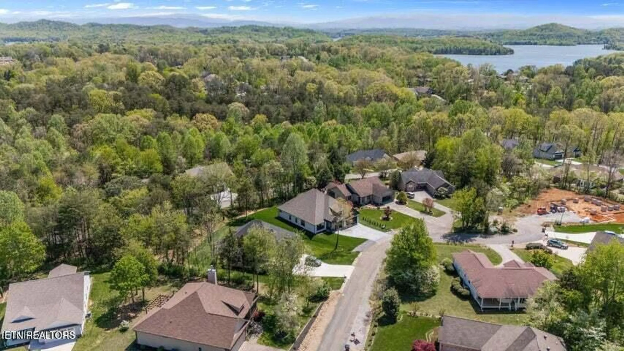 Property Slideshow image 42 of 51 | 404 elokwa pl, Loudon, TN, 37774