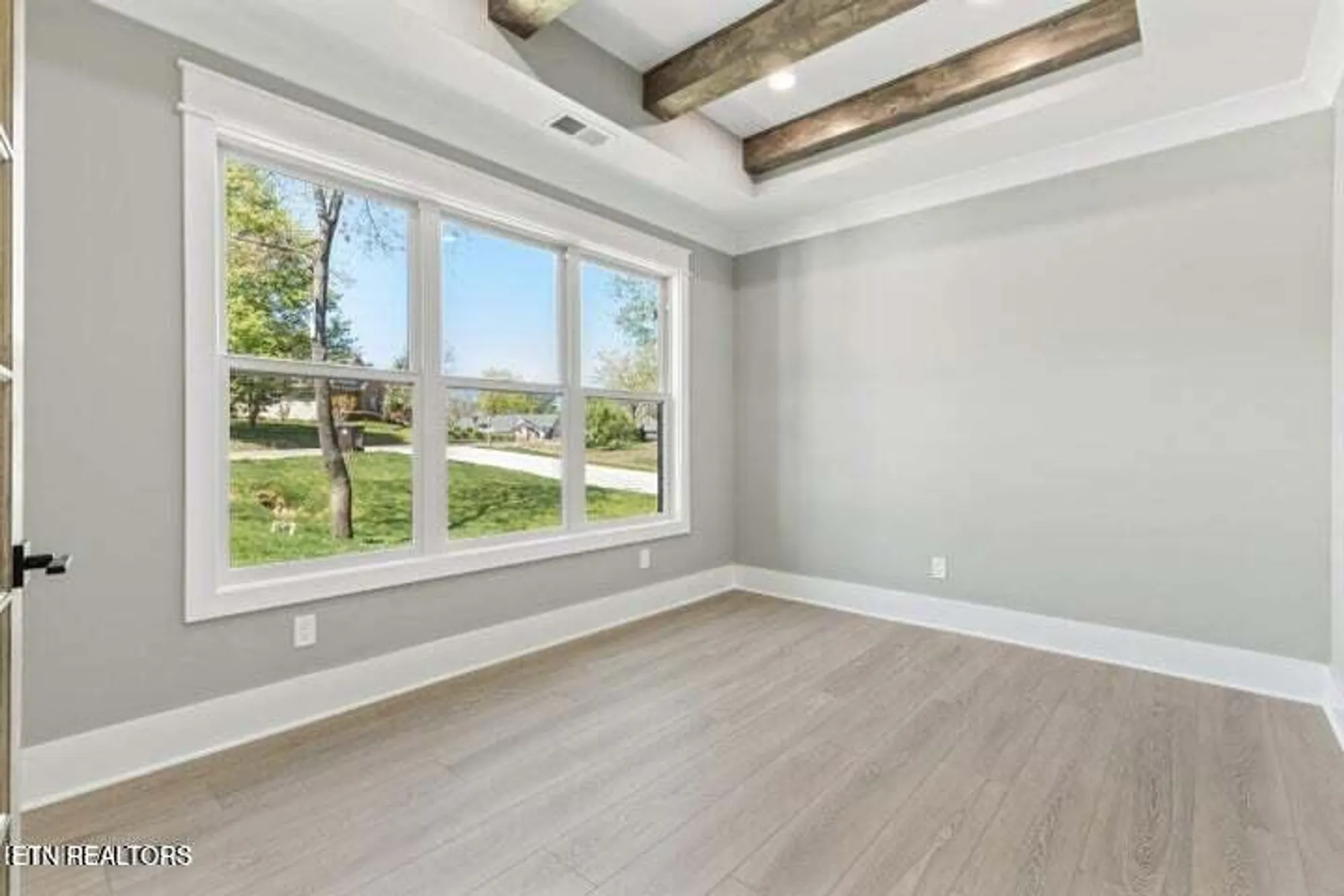 Property Slideshow image 28 of 51 | 404 elokwa pl, Loudon, TN, 37774