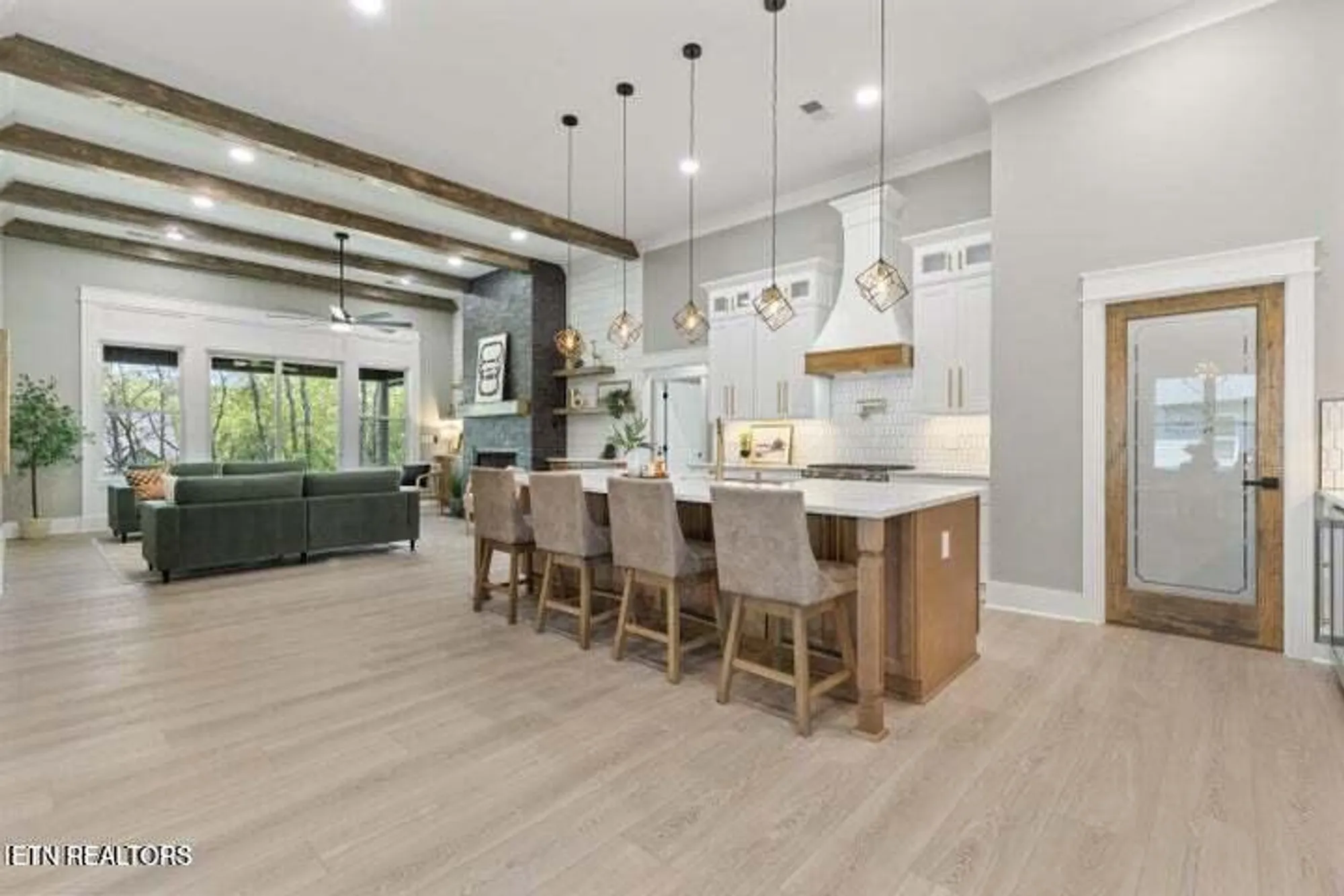 Property Slideshow image 8 of 51 | 404 elokwa pl, Loudon, TN, 37774