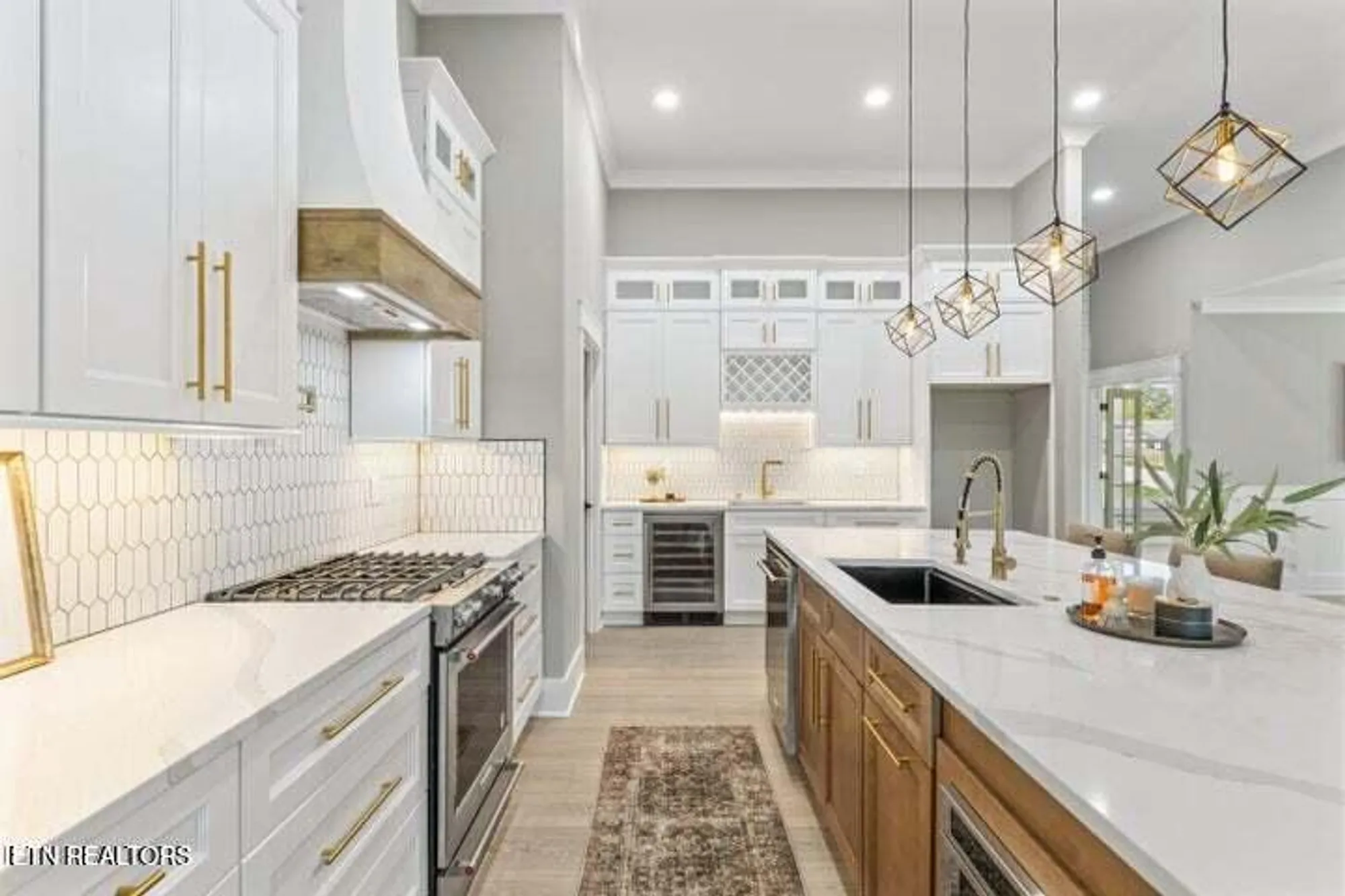 Property Slideshow image 11 of 51 | 404 elokwa pl, Loudon, TN, 37774