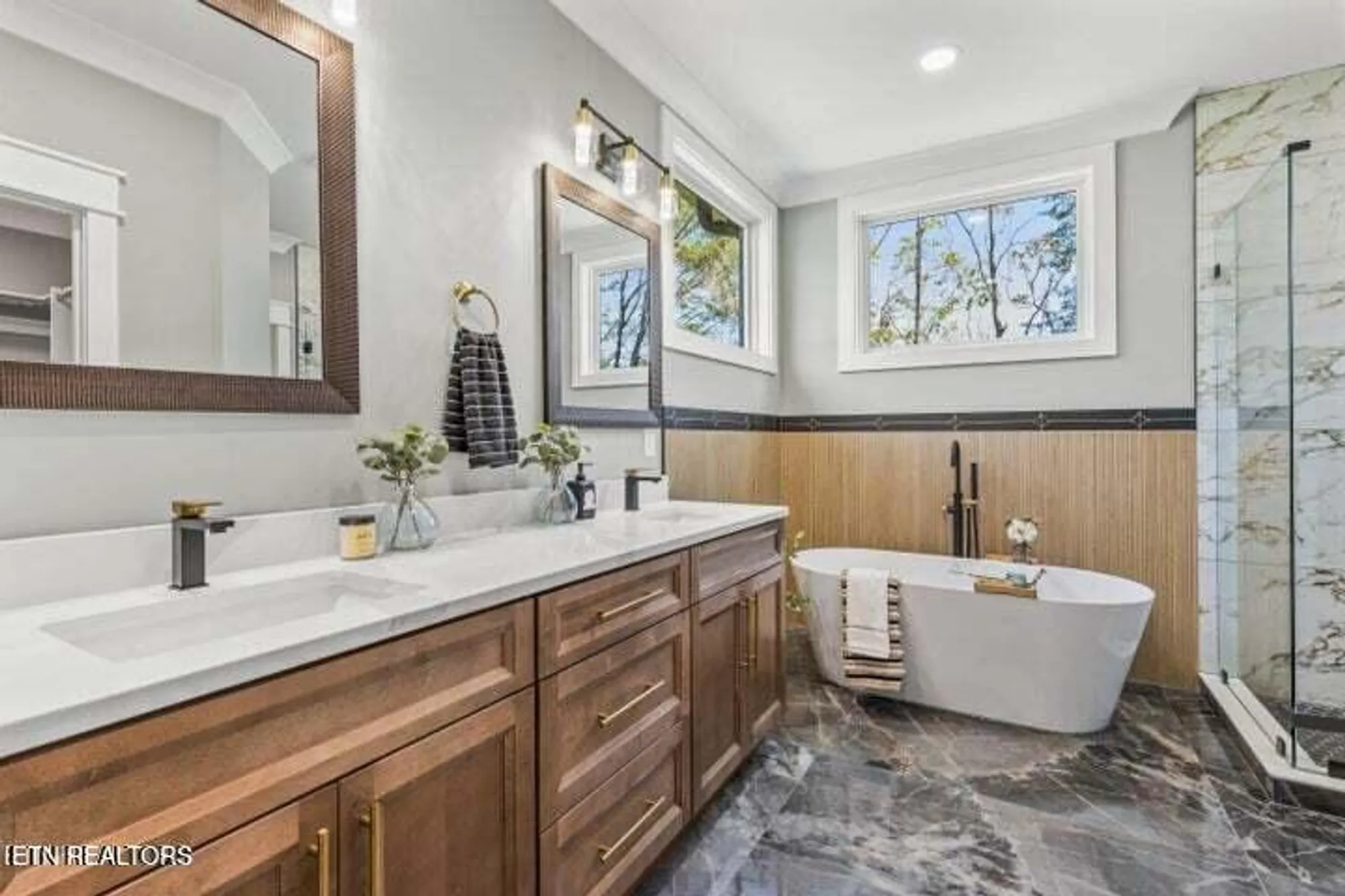 Property Slideshow image 22 of 51 | 404 elokwa pl, Loudon, TN, 37774