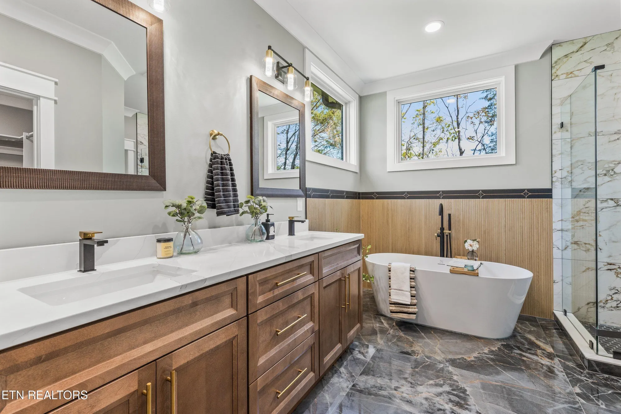 Property Slideshow image 19 of 51 | 404 elokwa pl, Loudon, TN, 37774