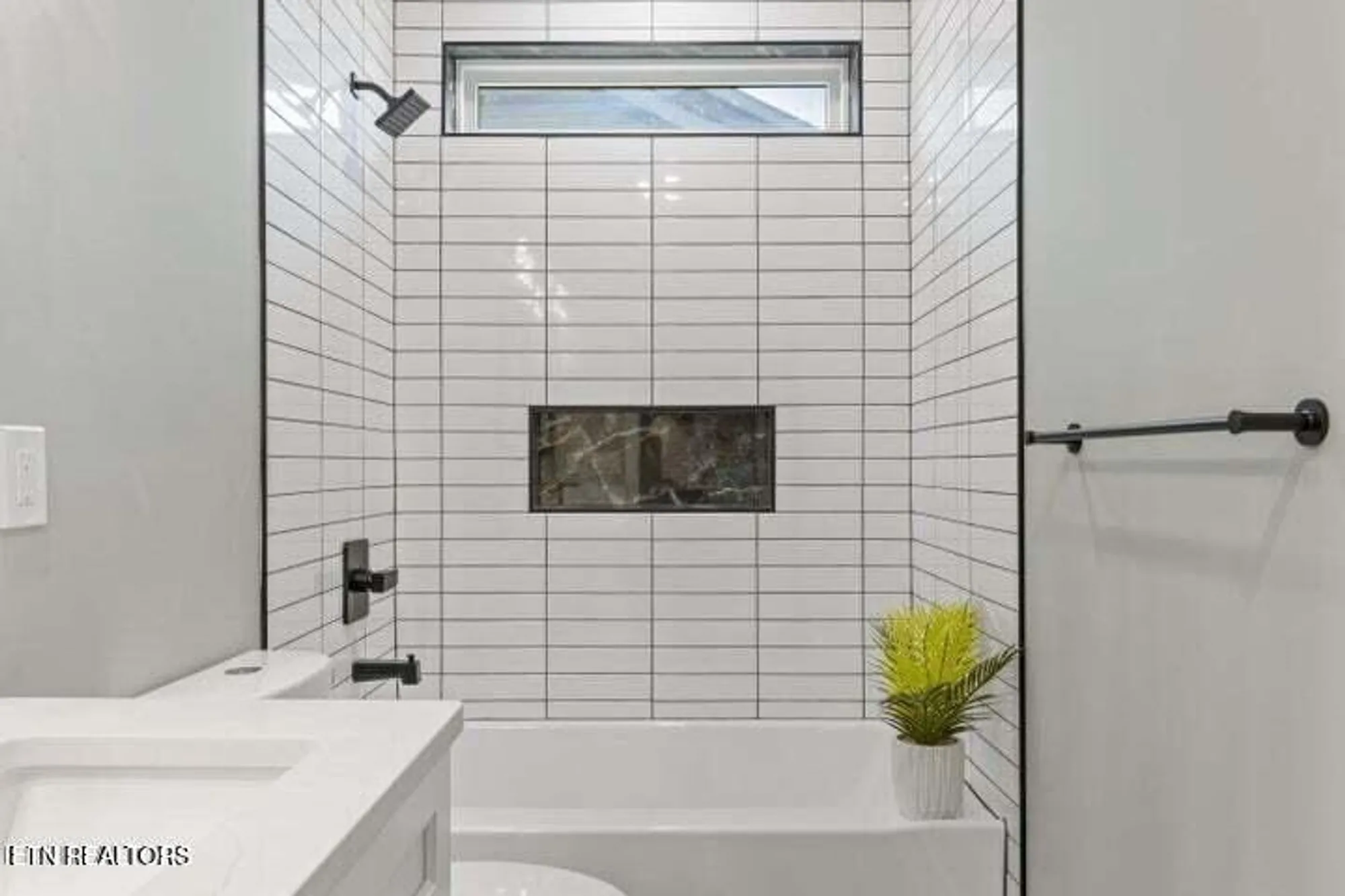 Property Slideshow image 27 of 51 | 404 elokwa pl, Loudon, TN, 37774