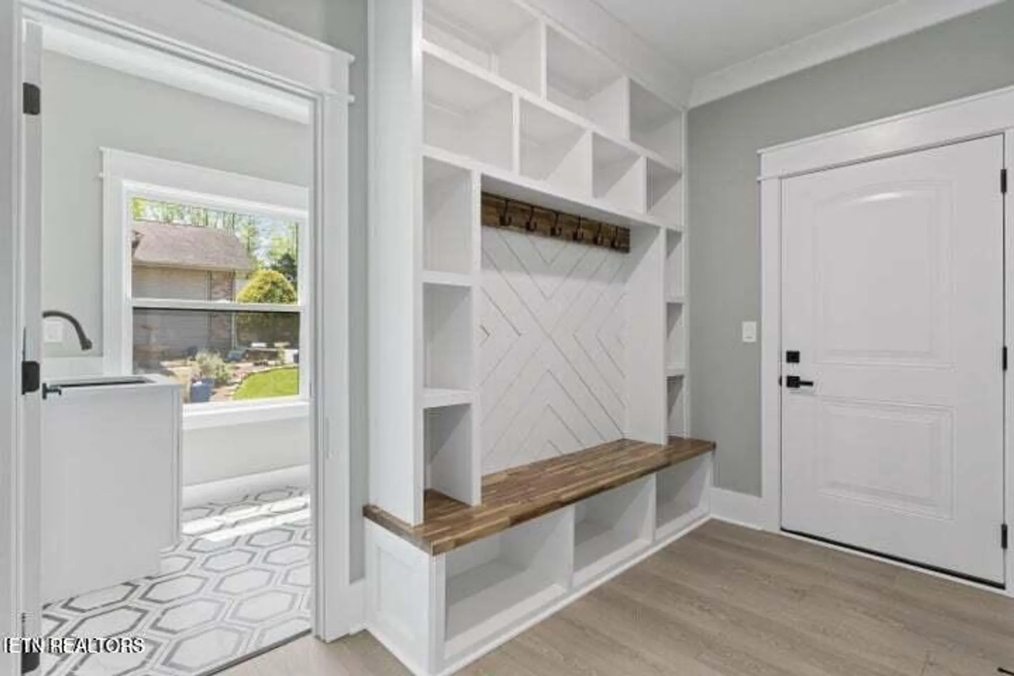 Property Slideshow image 31 of 51 | 404 elokwa pl, Loudon, TN, 37774