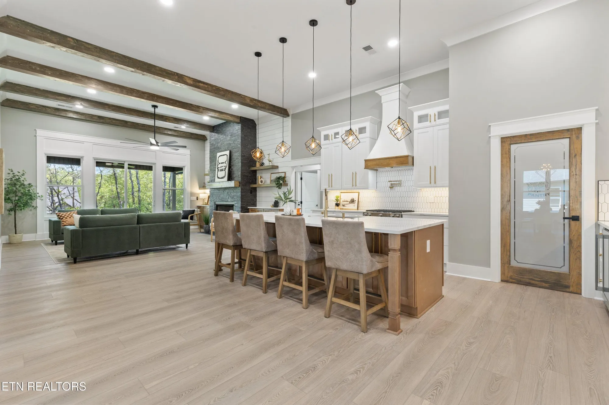 Property Slideshow image 6 of 51 | 404 elokwa pl, Loudon, TN, 37774