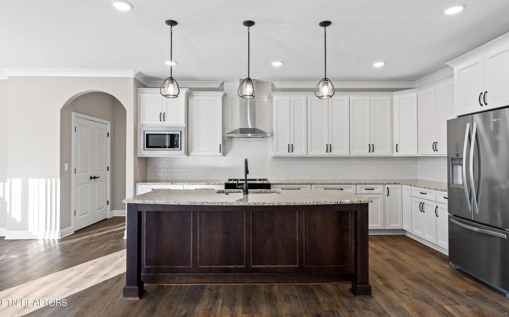 Property Slideshow image 5 of 24 | 504 chestnut pl, Loudon, TN, 37774