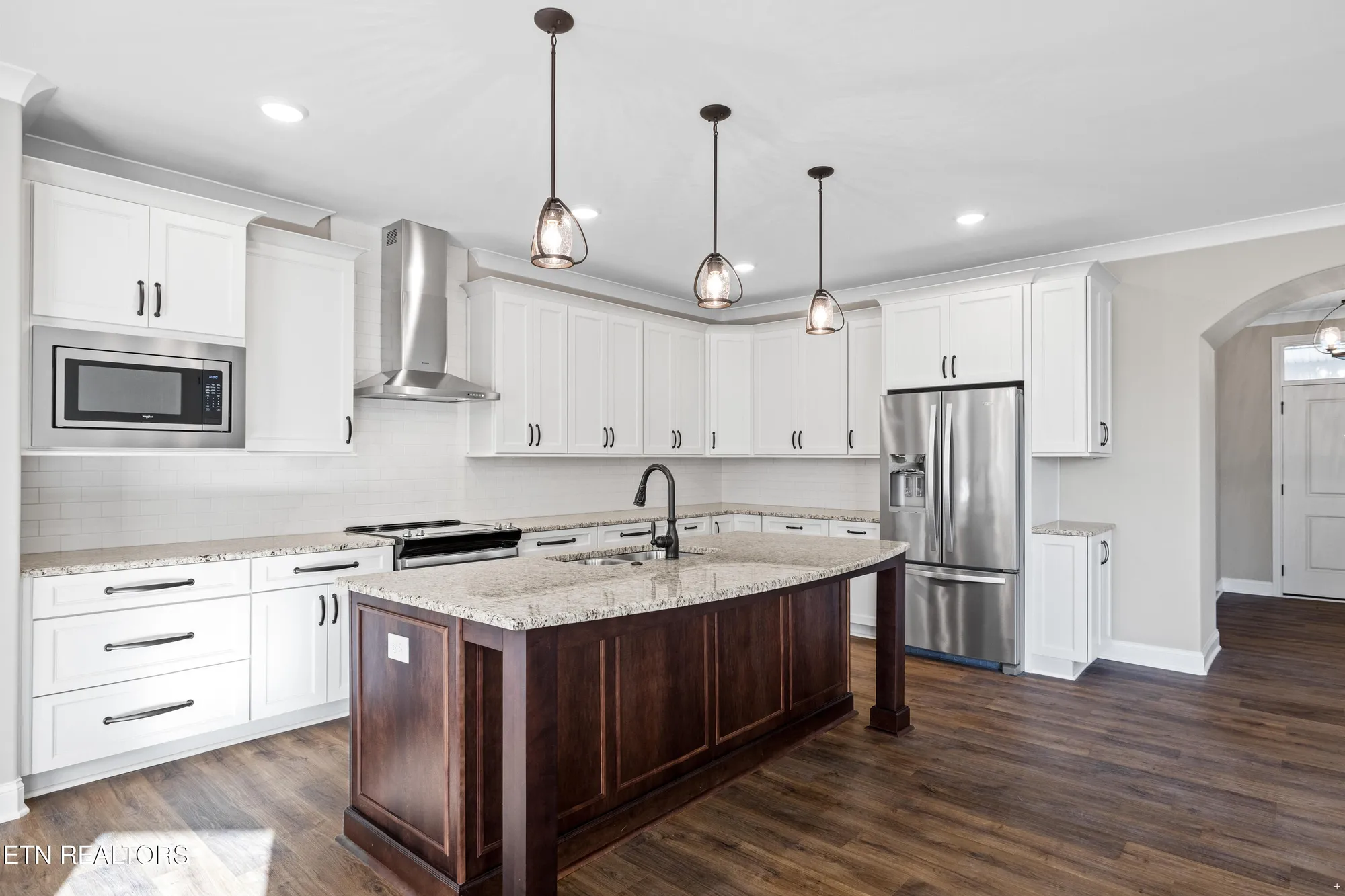 Property Slideshow image 6 of 24 | 504 chestnut pl, Loudon, TN, 37774