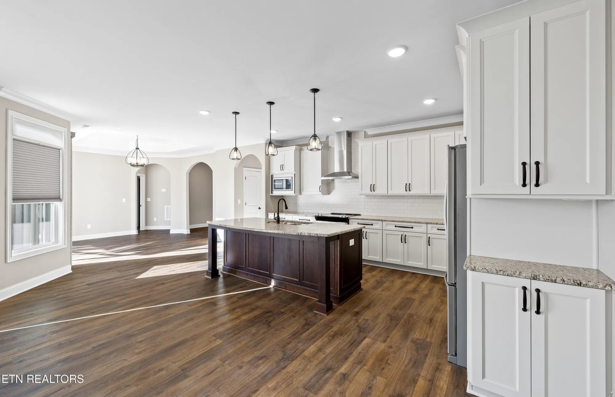 Property Slideshow image 3 of 24 | 504 chestnut pl, Loudon, TN, 37774