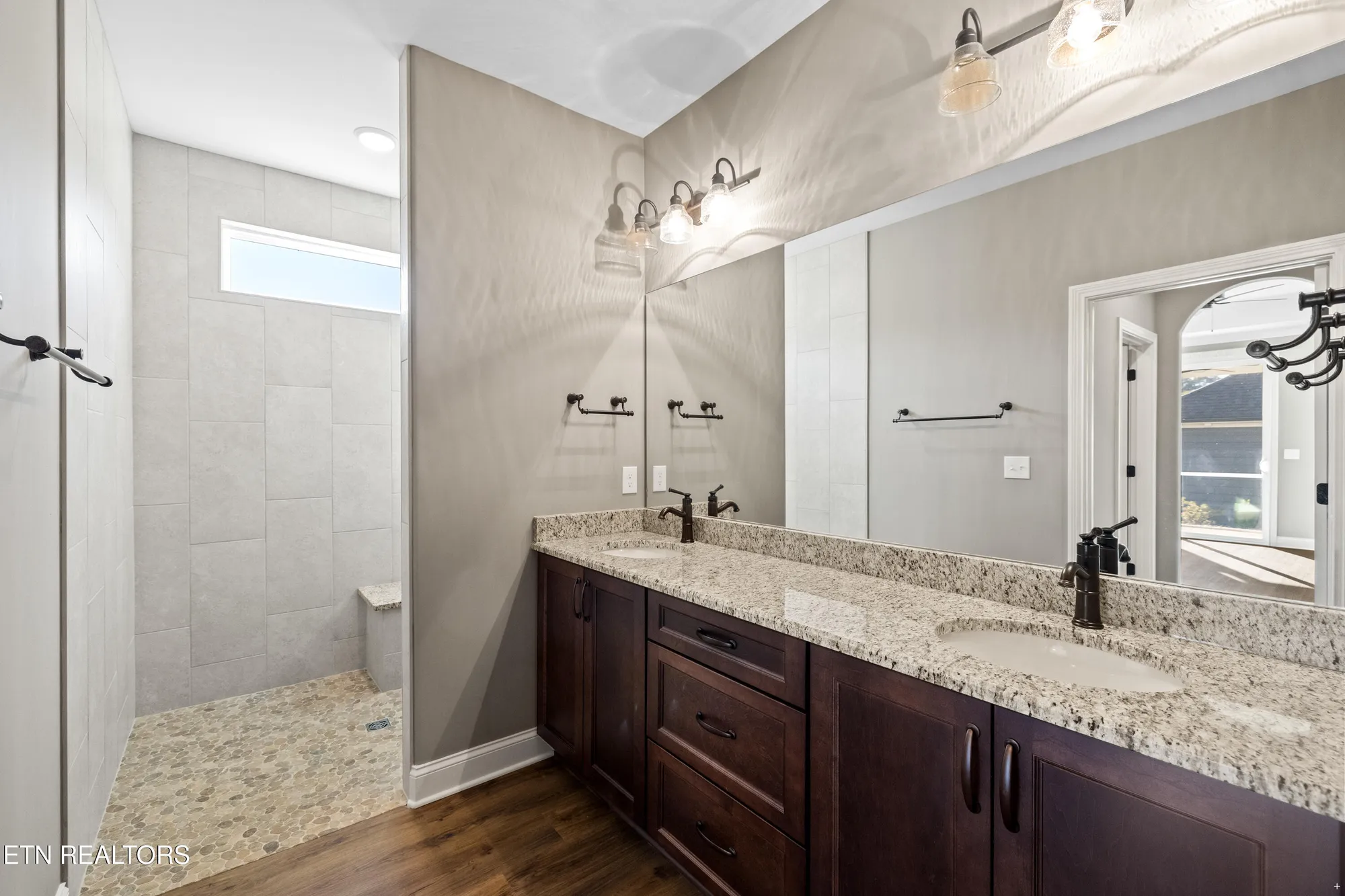 Property Slideshow image 11 of 24 | 504 chestnut pl, Loudon, TN, 37774