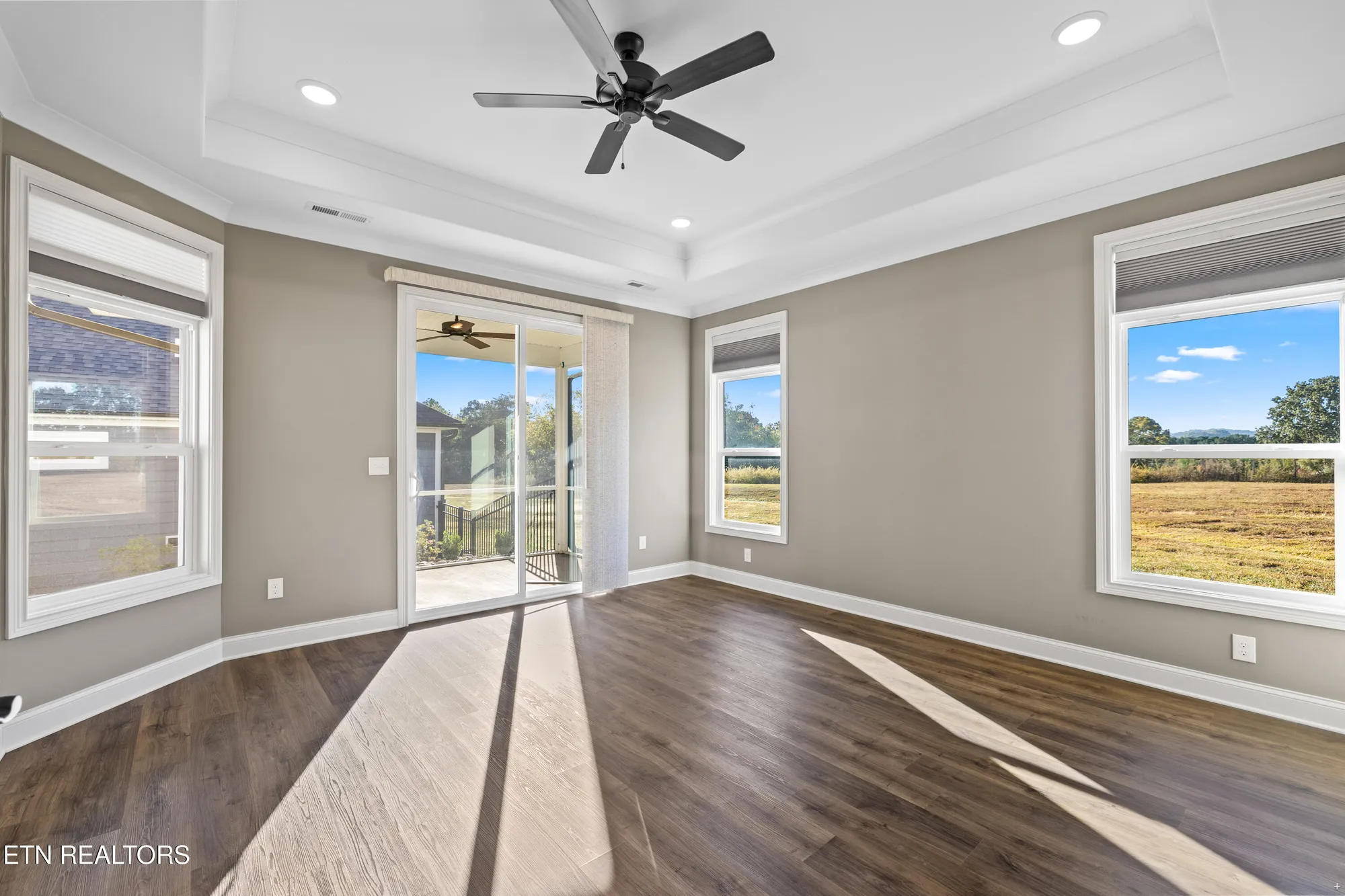 Property Slideshow image 10 of 24 | 504 chestnut pl, Loudon, TN, 37774