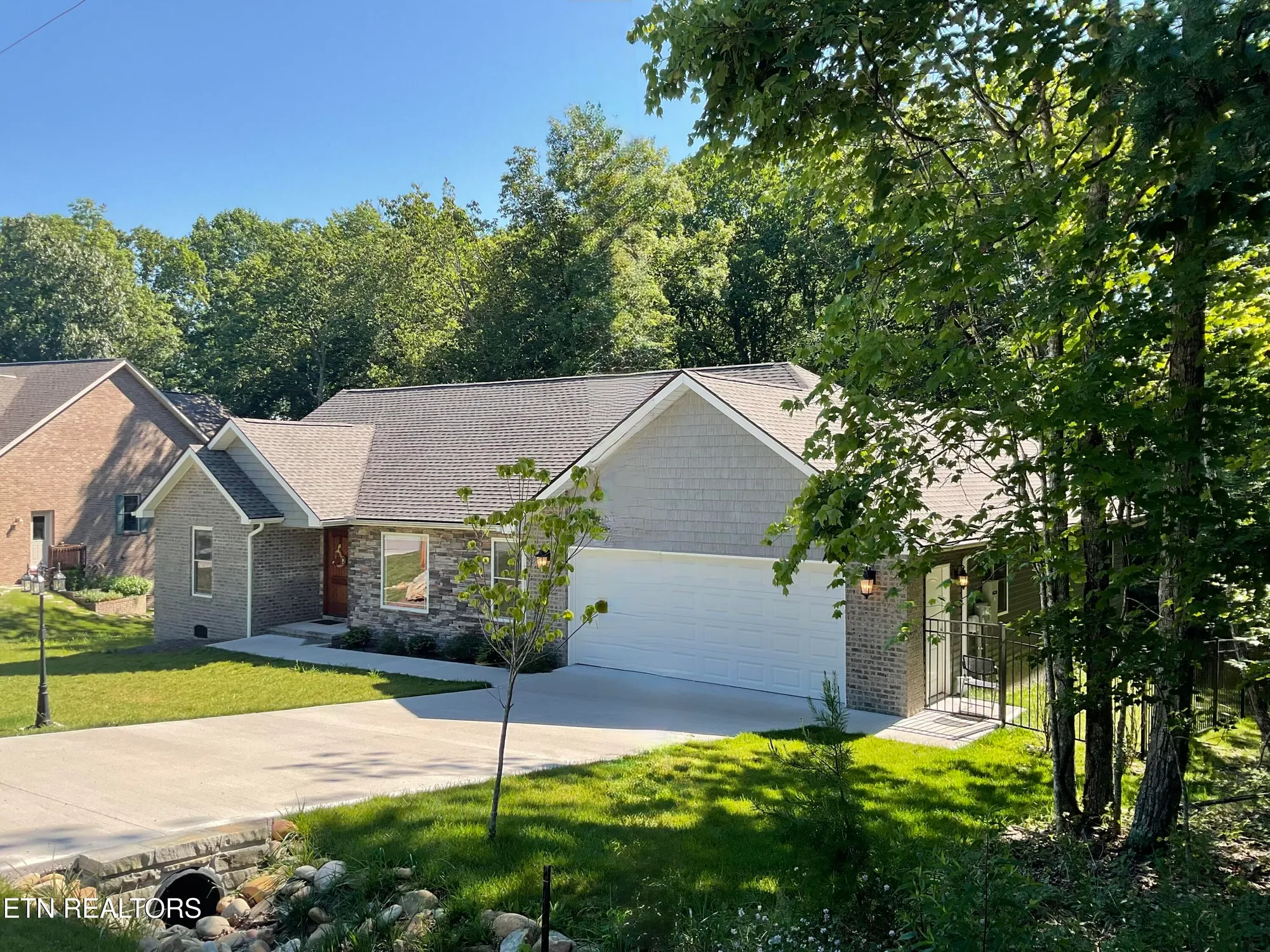 Property Slideshow image 1 of 29 | 120 bent oak ter, Crossville, TN, 38558