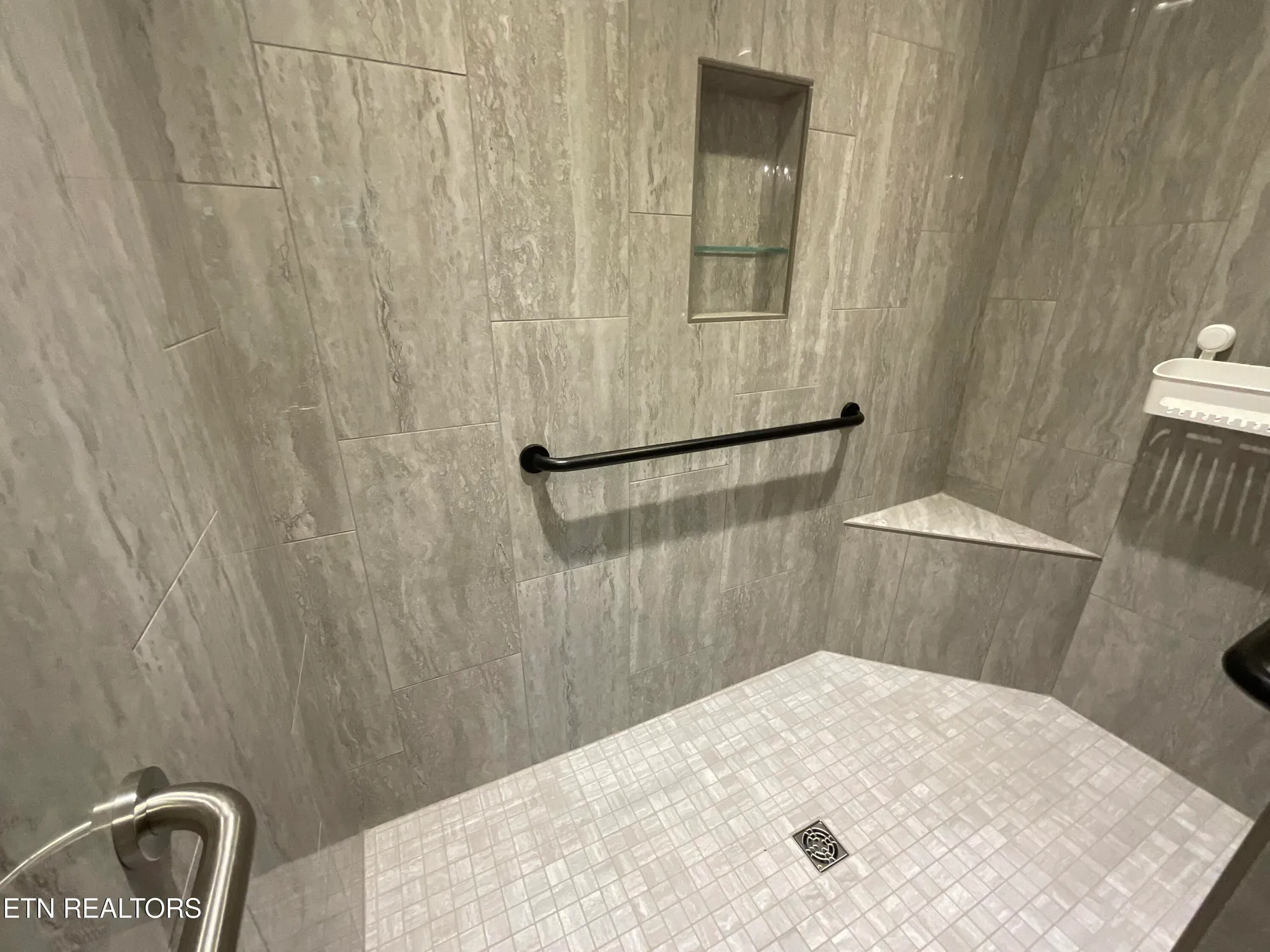 Property Slideshow image 16 of 29 | 120 bent oak ter, Crossville, TN, 38558