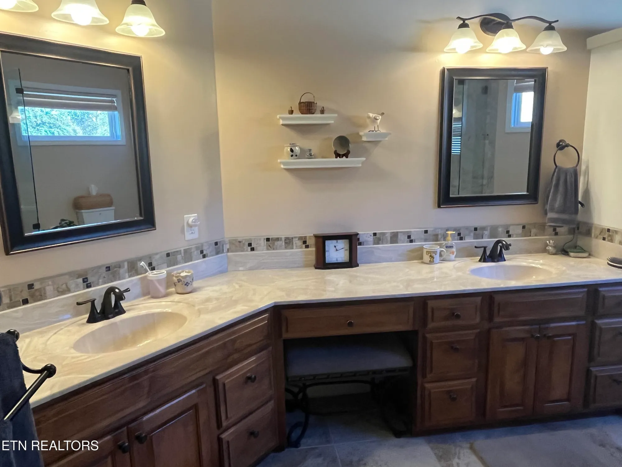 Property Slideshow image 14 of 33 | 224 kingbird dr, Vonore, TN, 37885