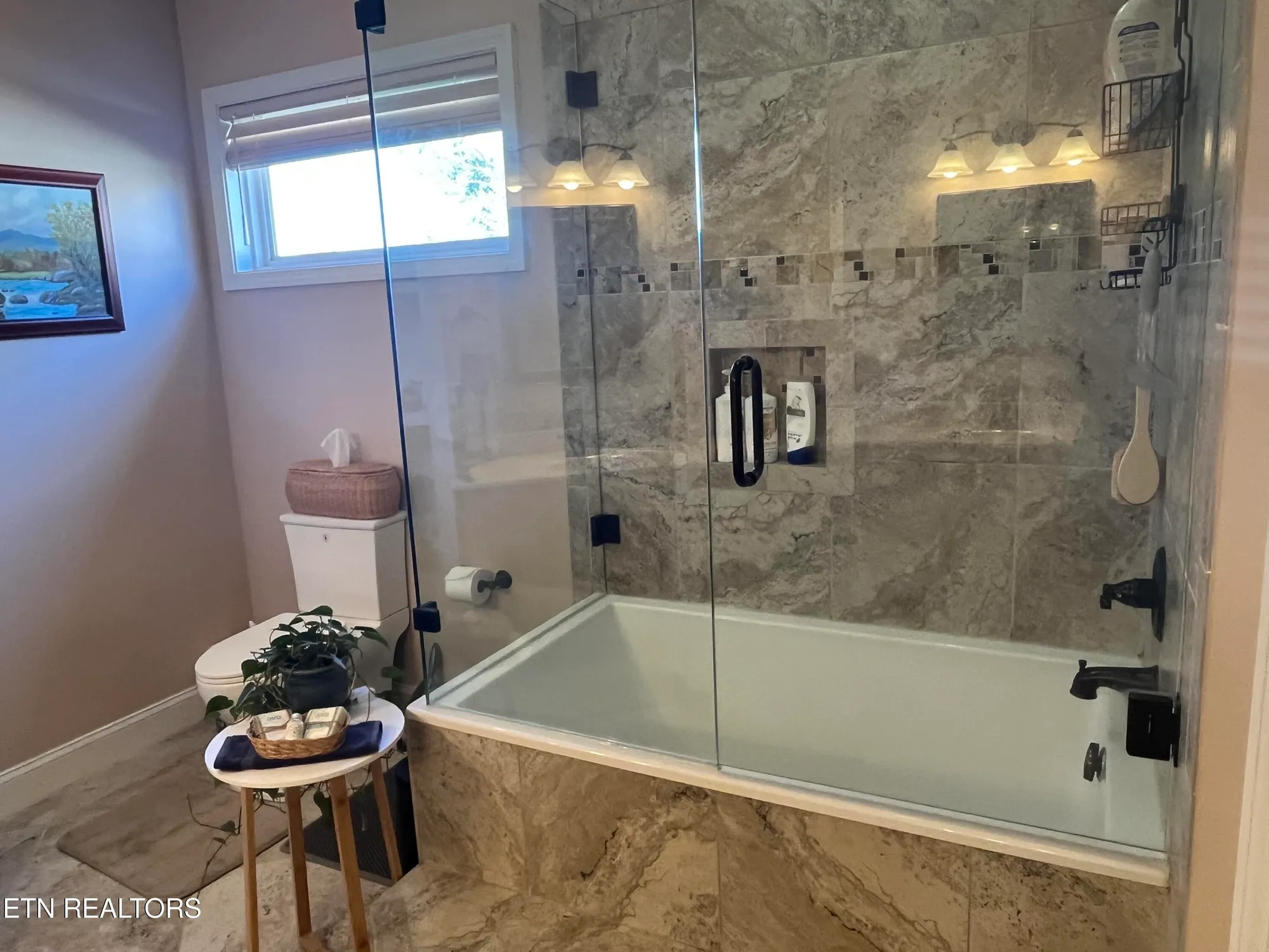 Property Slideshow image 15 of 33 | 224 kingbird dr, Vonore, TN, 37885