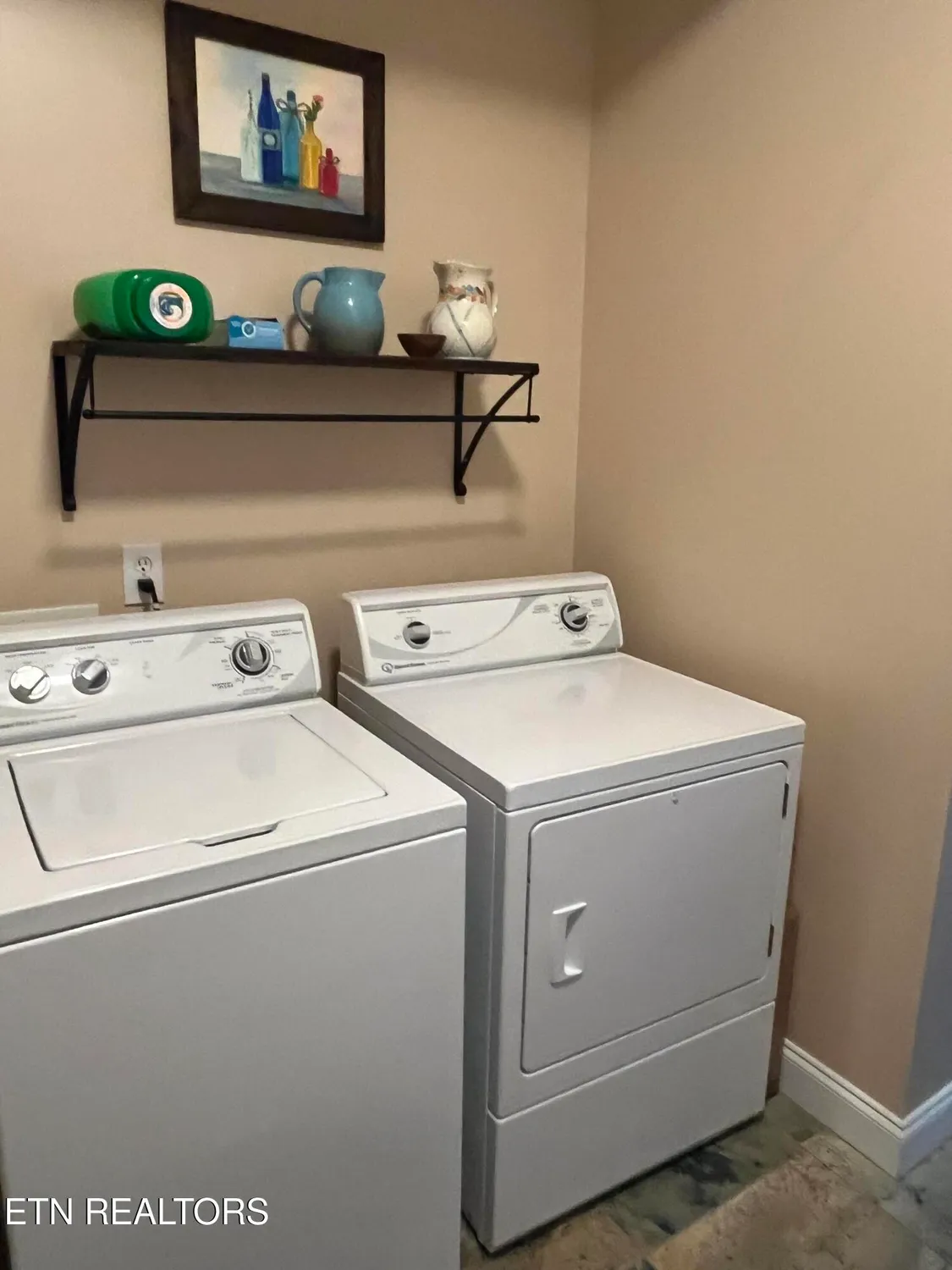 Property Slideshow image 9 of 33 | 224 kingbird dr, Vonore, TN, 37885