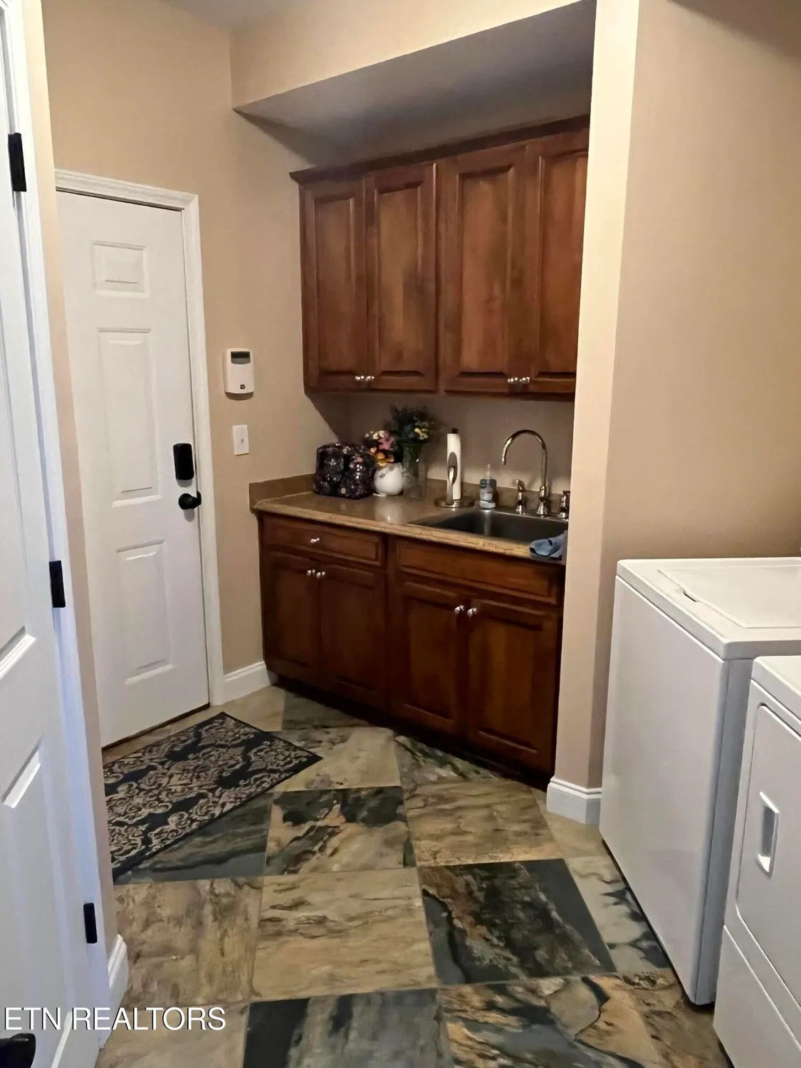 Property Slideshow image 10 of 33 | 224 kingbird dr, Vonore, TN, 37885