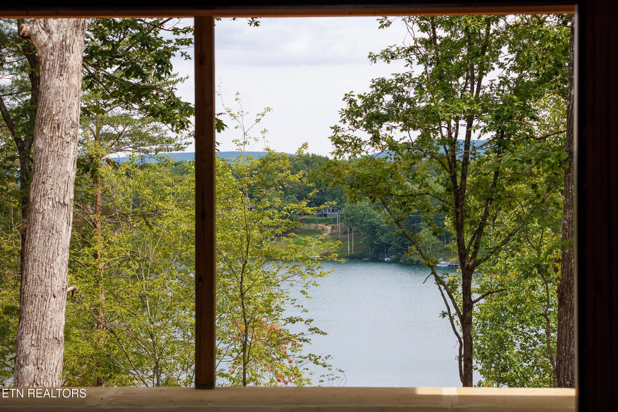 Property Slideshow image 7 of 36 | 28 hunterwood ct, Crossville, TN, 38558