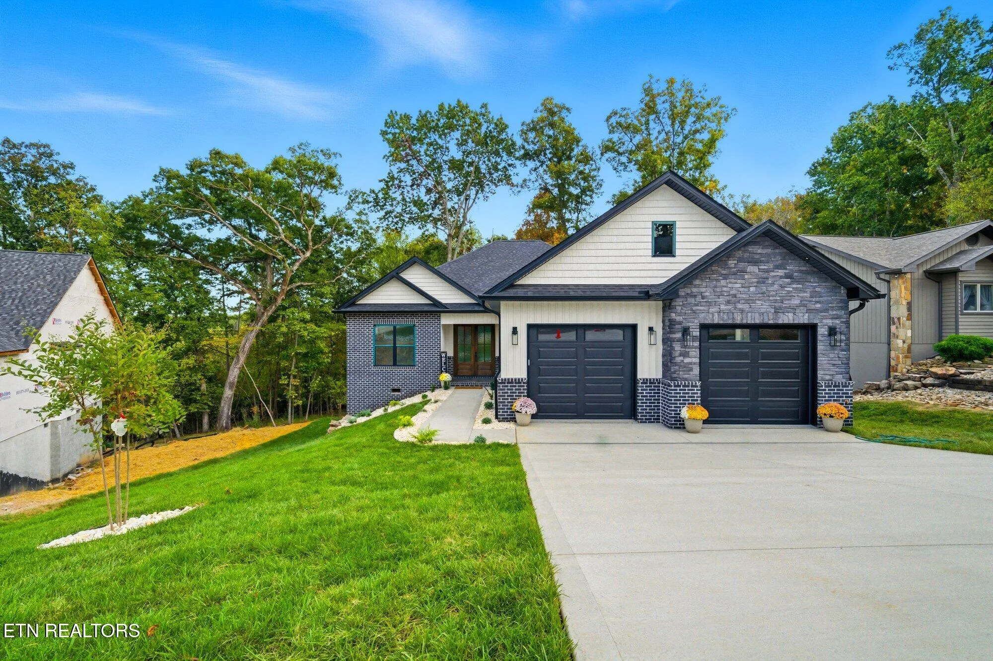 Property Slideshow image 1 of 37 | 237 ootsima way, Loudon, TN, 37774