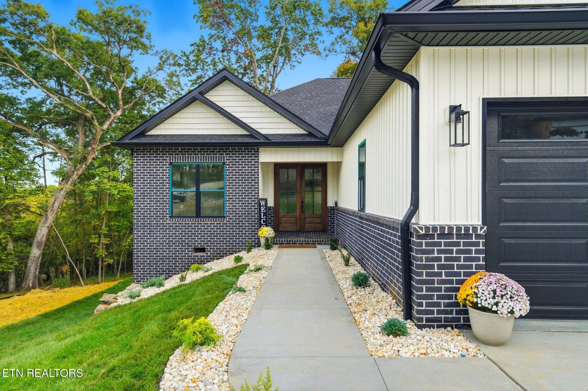 Property Slideshow image 4 of 37 | 237 ootsima way, Loudon, TN, 37774