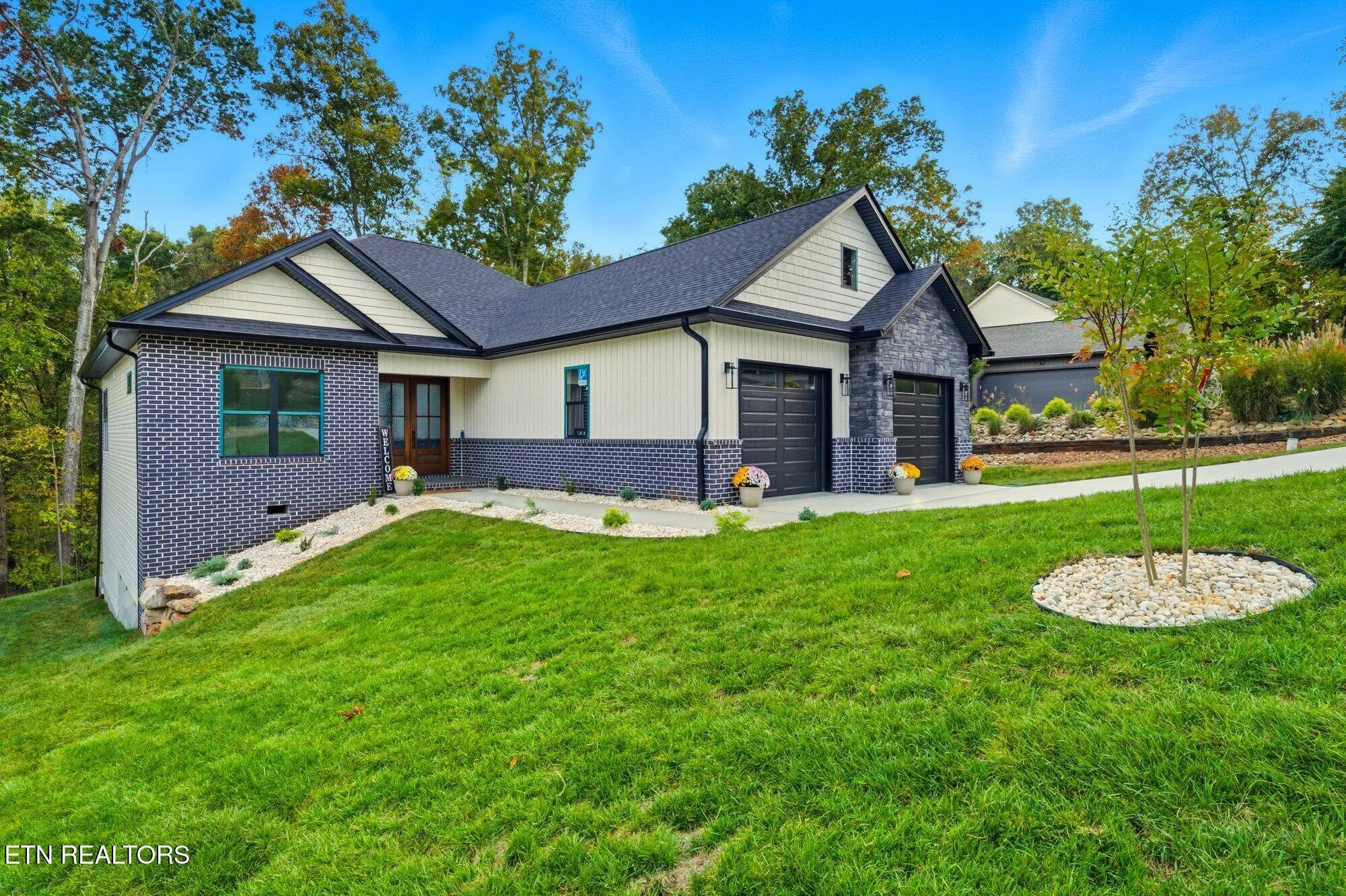 Property Slideshow image 2 of 37 | 237 ootsima way, Loudon, TN, 37774