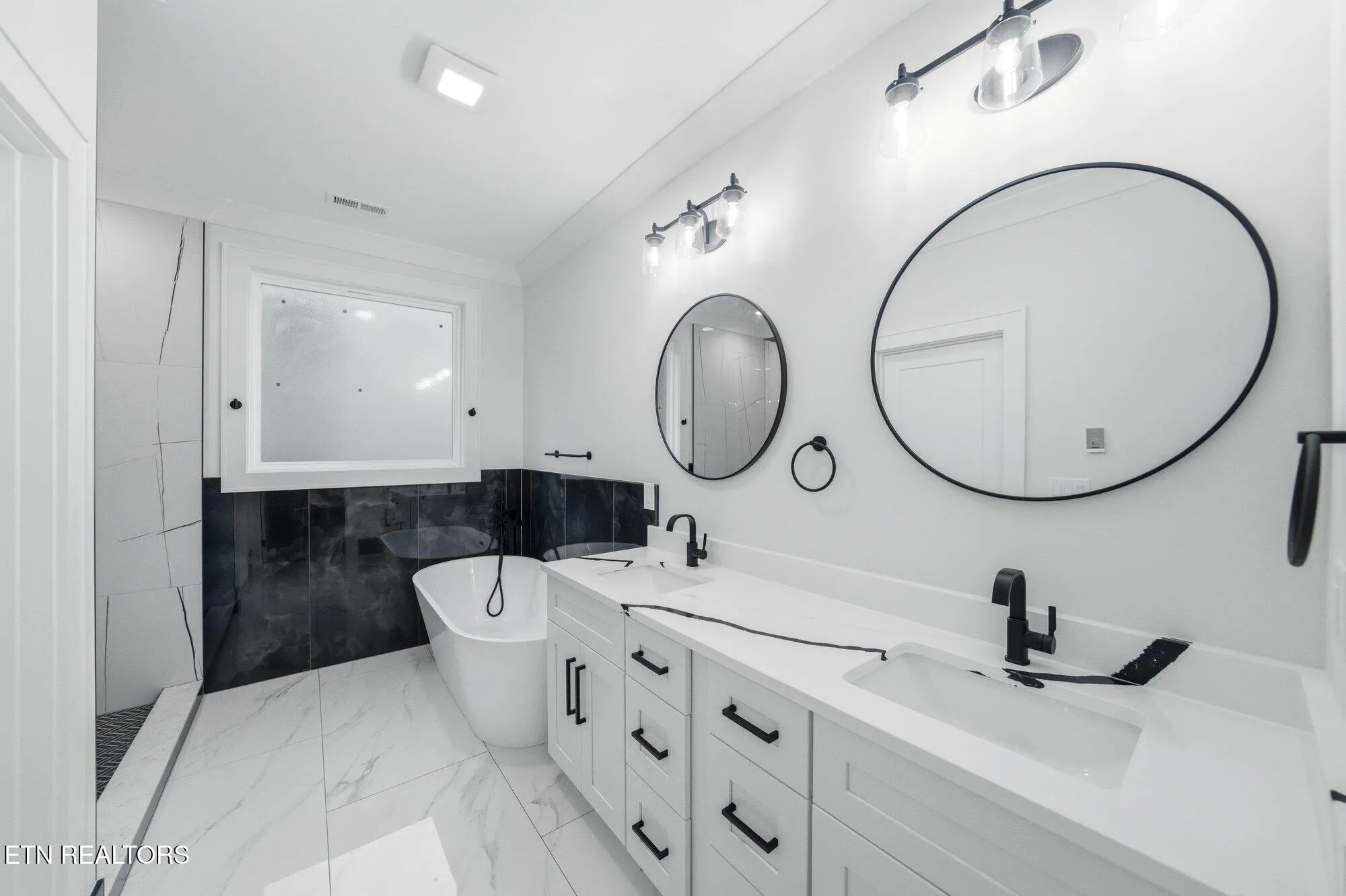 Property Slideshow image 20 of 37 | 237 ootsima way, Loudon, TN, 37774