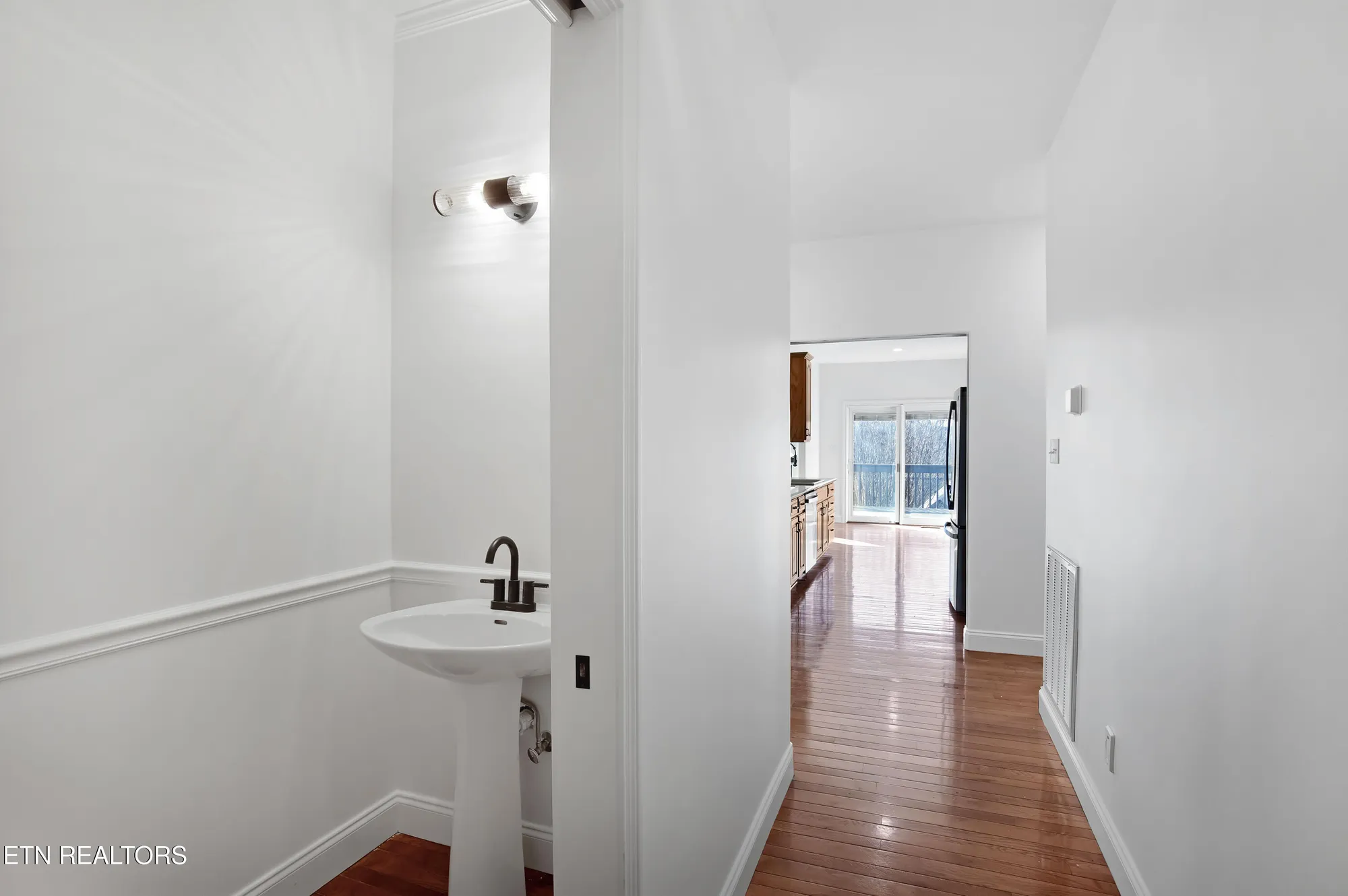 Property Slideshow image 17 of 38 | 1049 rarity bay pkwy, Vonore, TN, 37885