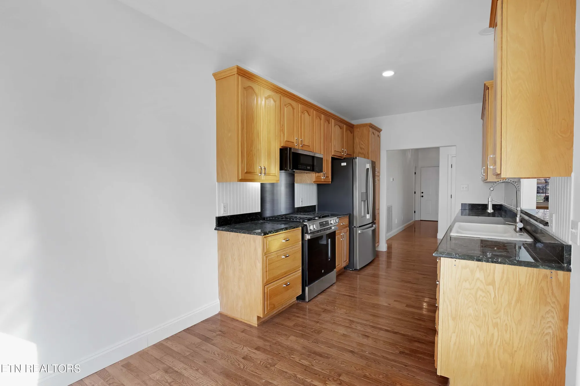 Property Slideshow image 13 of 38 | 1049 rarity bay pkwy, Vonore, TN, 37885