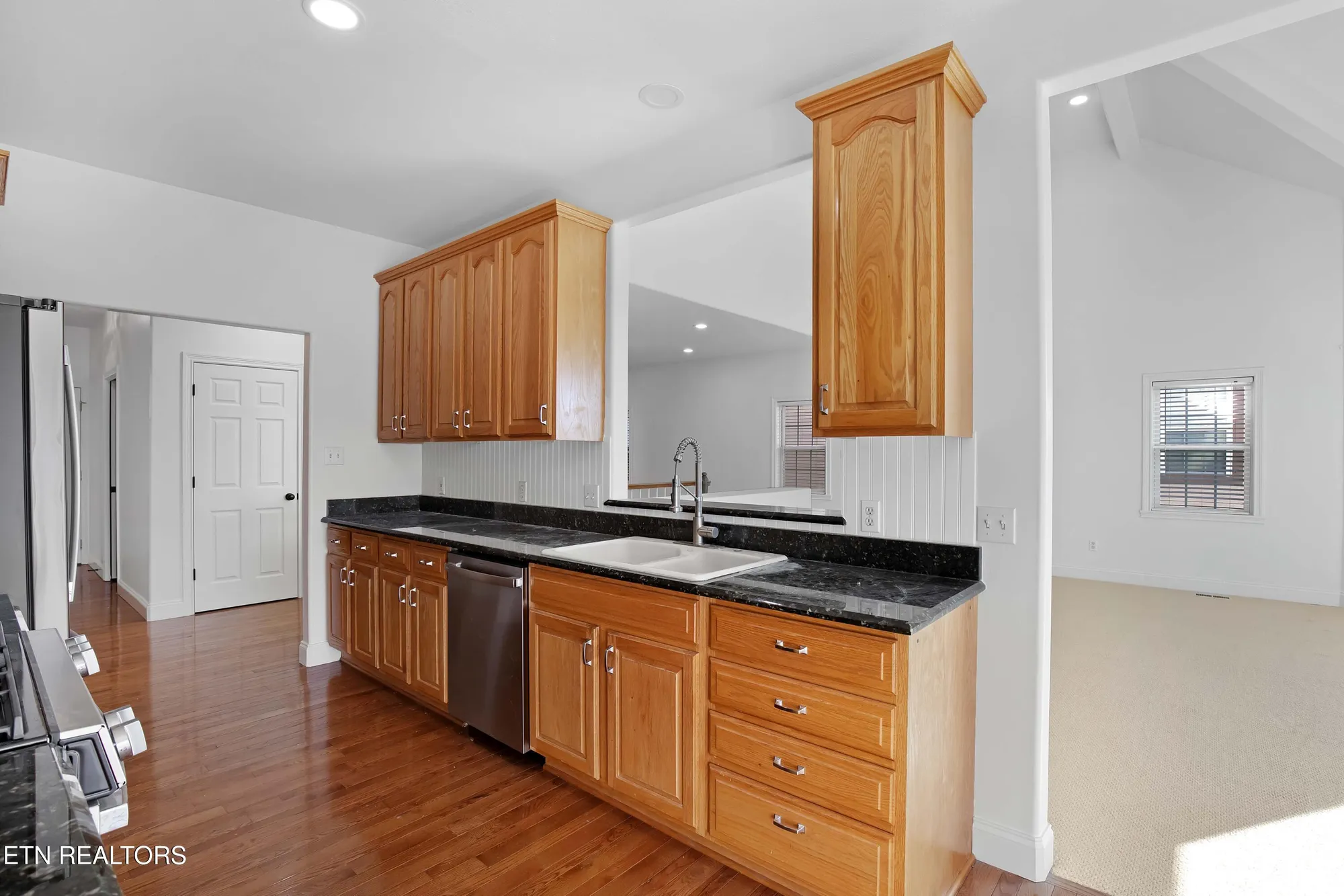 Property Slideshow image 14 of 38 | 1049 rarity bay pkwy, Vonore, TN, 37885