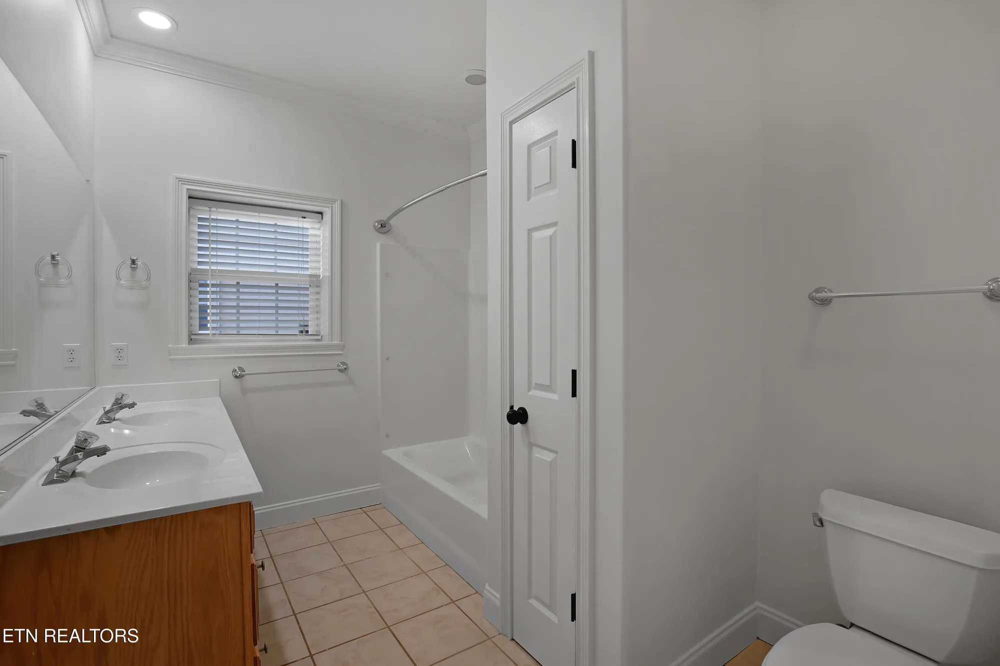 Property Slideshow image 29 of 38 | 1049 rarity bay pkwy, Vonore, TN, 37885