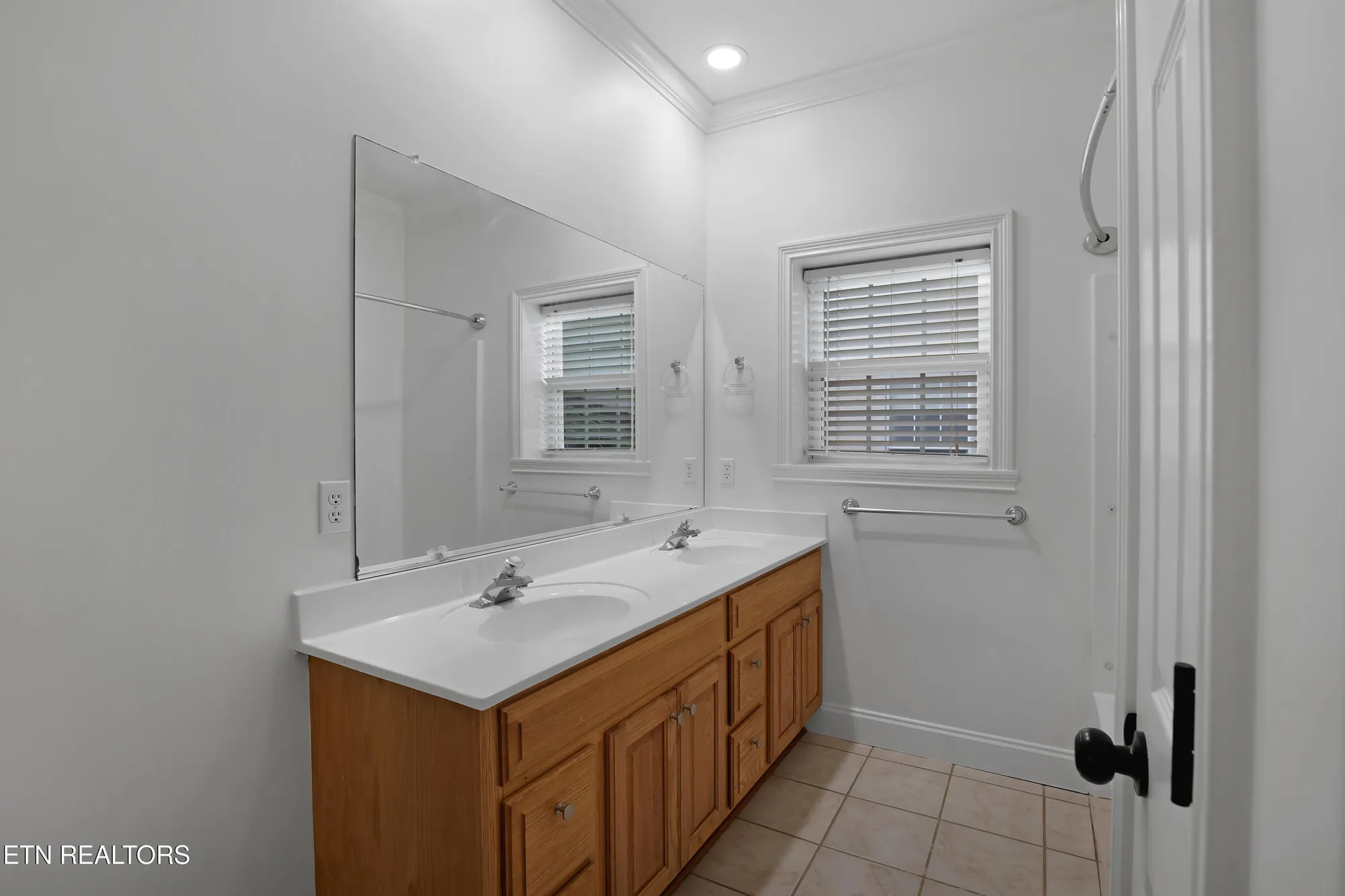 Property Slideshow image 30 of 38 | 1049 rarity bay pkwy, Vonore, TN, 37885