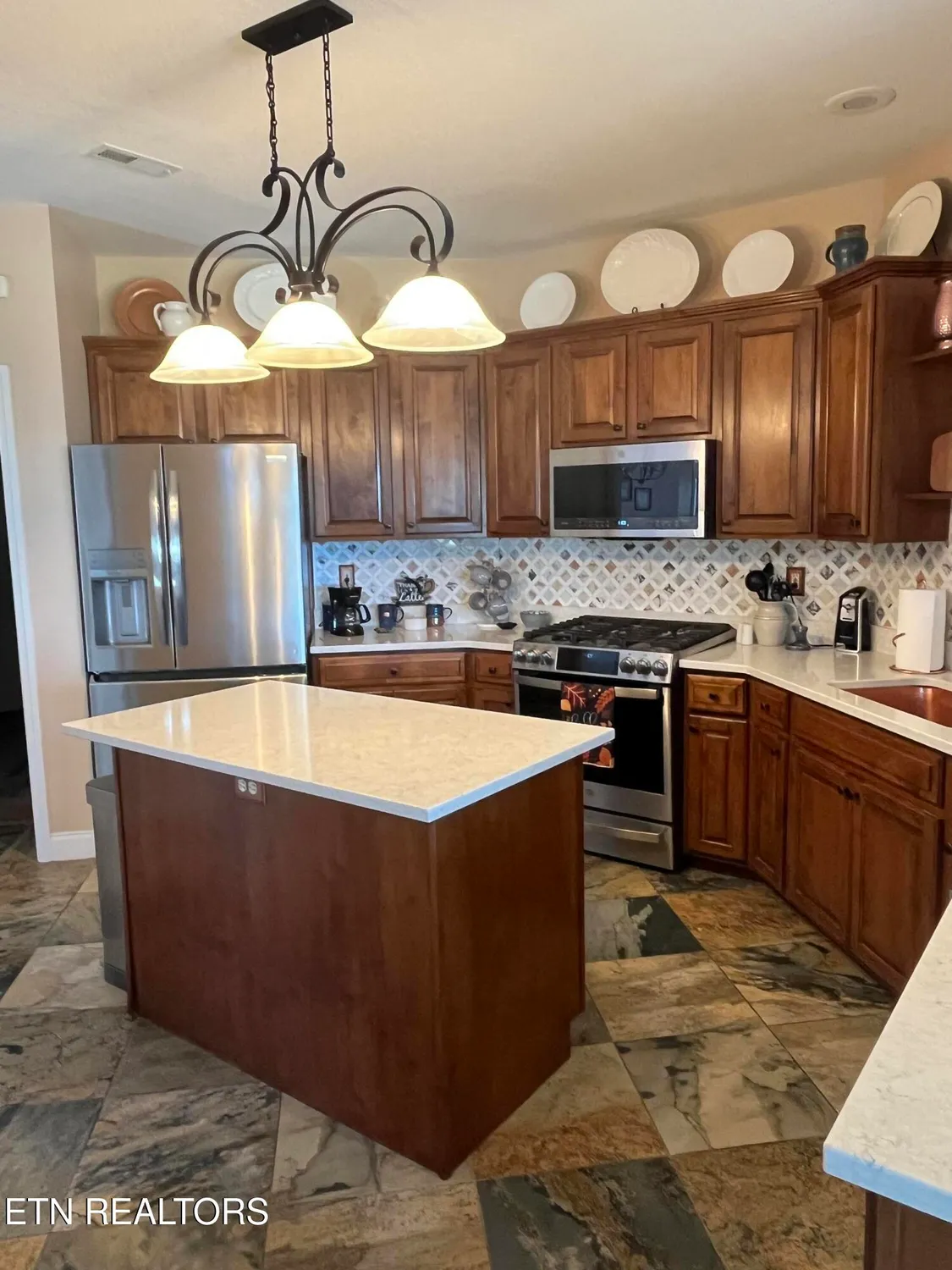 Property Slideshow image 4 of 33 | 224 kingbird dr, Vonore, TN, 37885