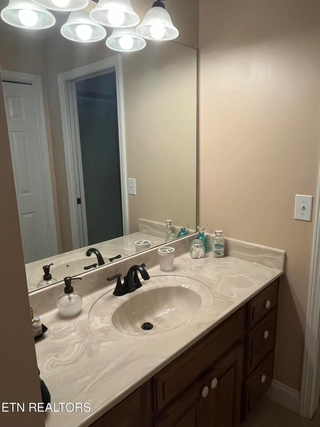 Property Slideshow image 21 of 33 | 224 kingbird dr, Vonore, TN, 37885