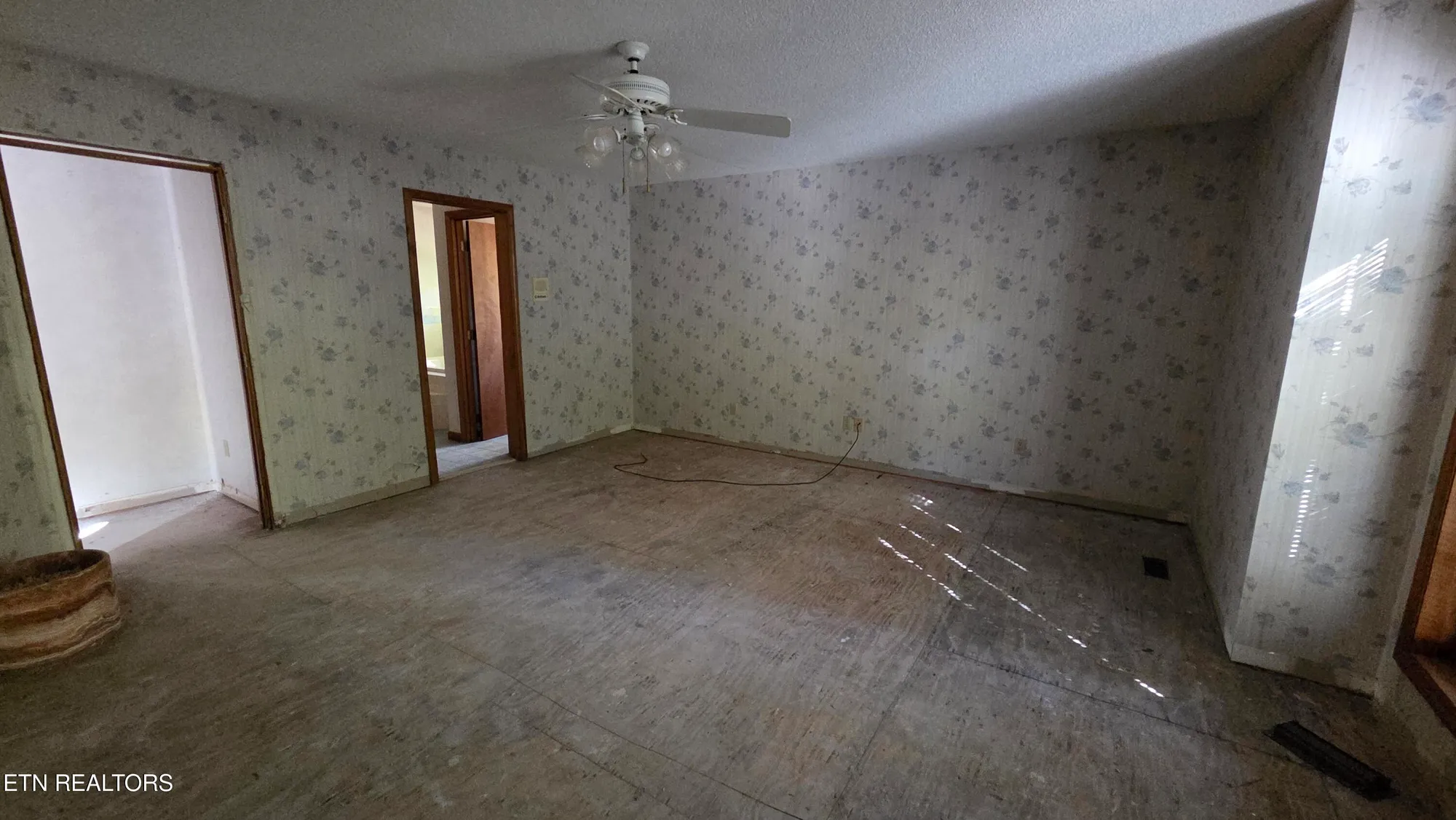 Property Slideshow image 6 of 43 | 12 buckner ter, Crossville, TN, 38558