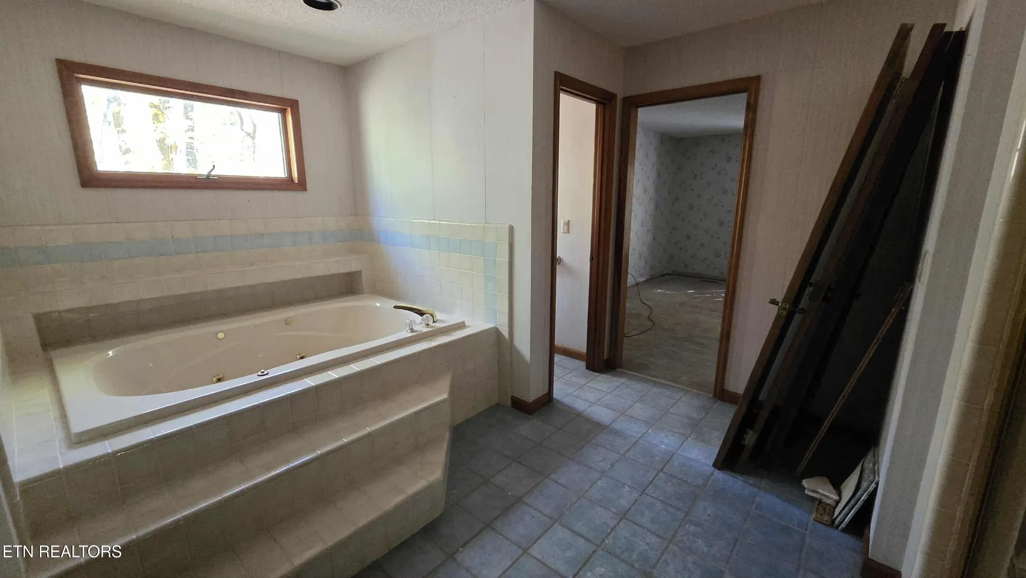 Property Slideshow image 8 of 43 | 12 buckner ter, Crossville, TN, 38558