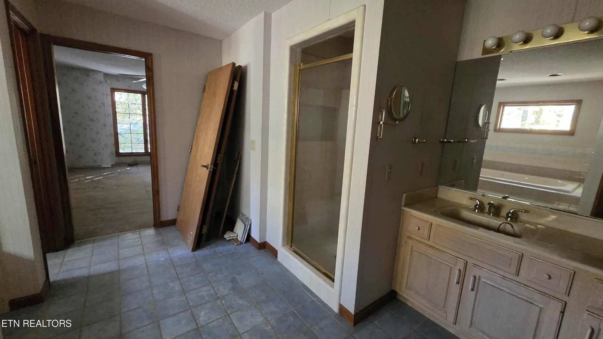 Property Slideshow image 9 of 43 | 12 buckner ter, Crossville, TN, 38558