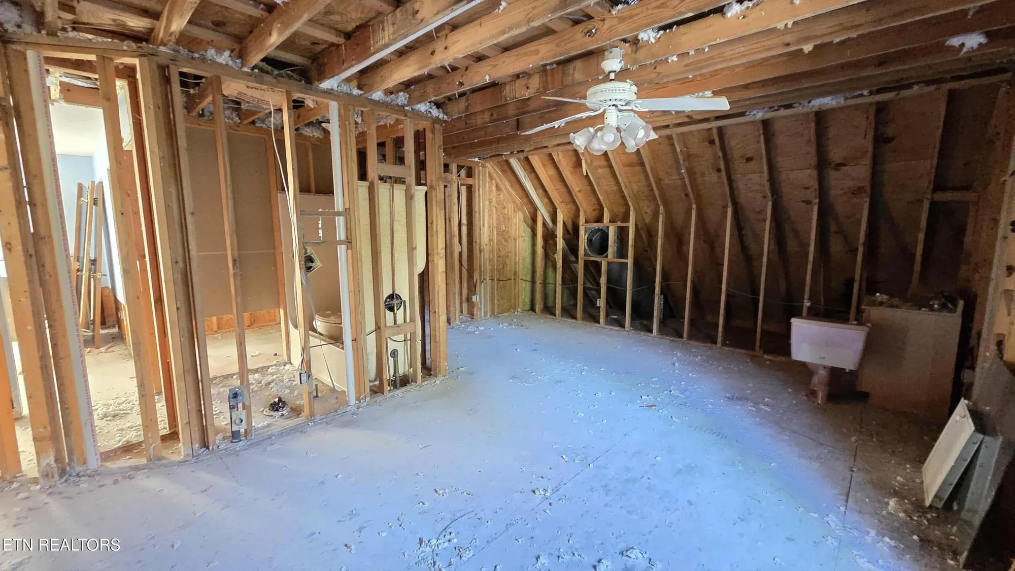 Property Slideshow image 25 of 43 | 12 buckner ter, Crossville, TN, 38558