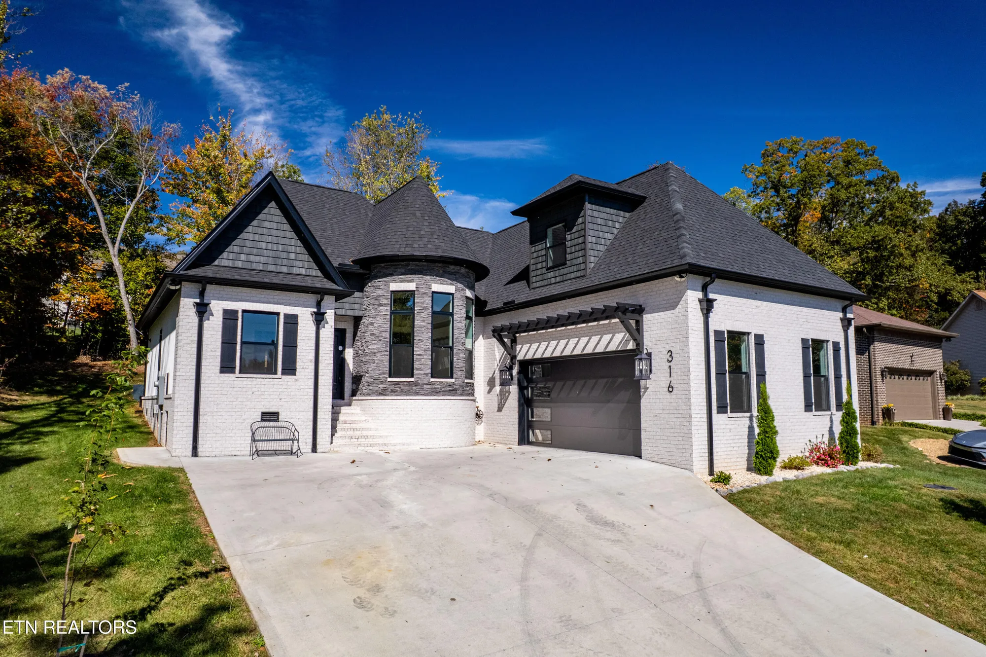 Property Slideshow image 1 of 42 | 316 ootsima ln, Loudon, TN, 37774